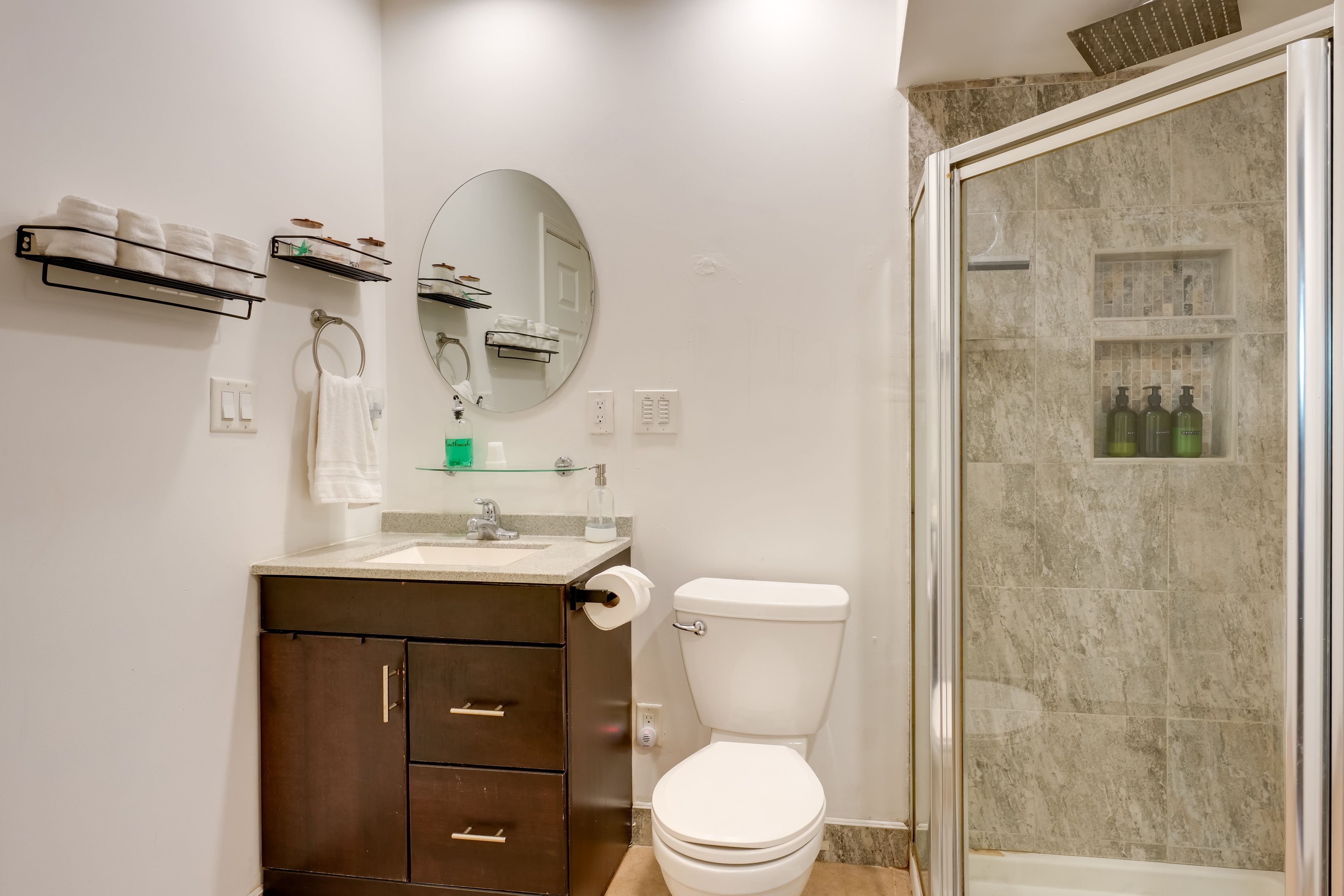 Bathroom | Towels Provided | Complimentary Toiletries | Hair Dryer