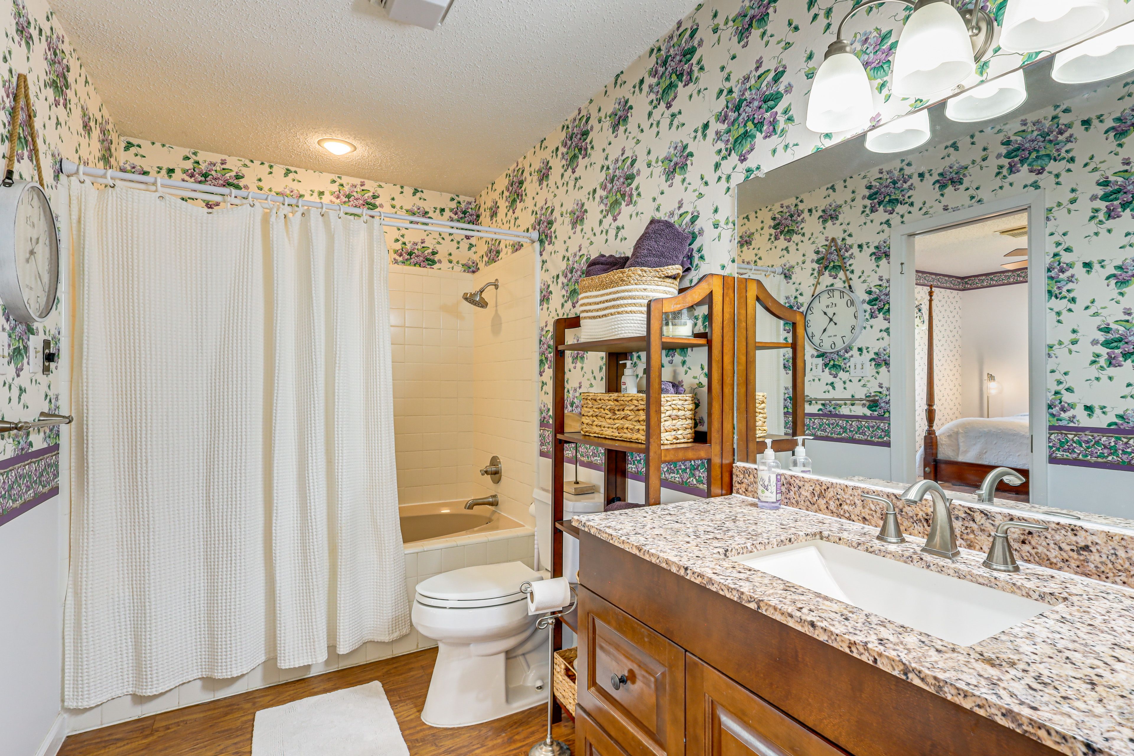 En-Suite Bathroom | 1st Floor