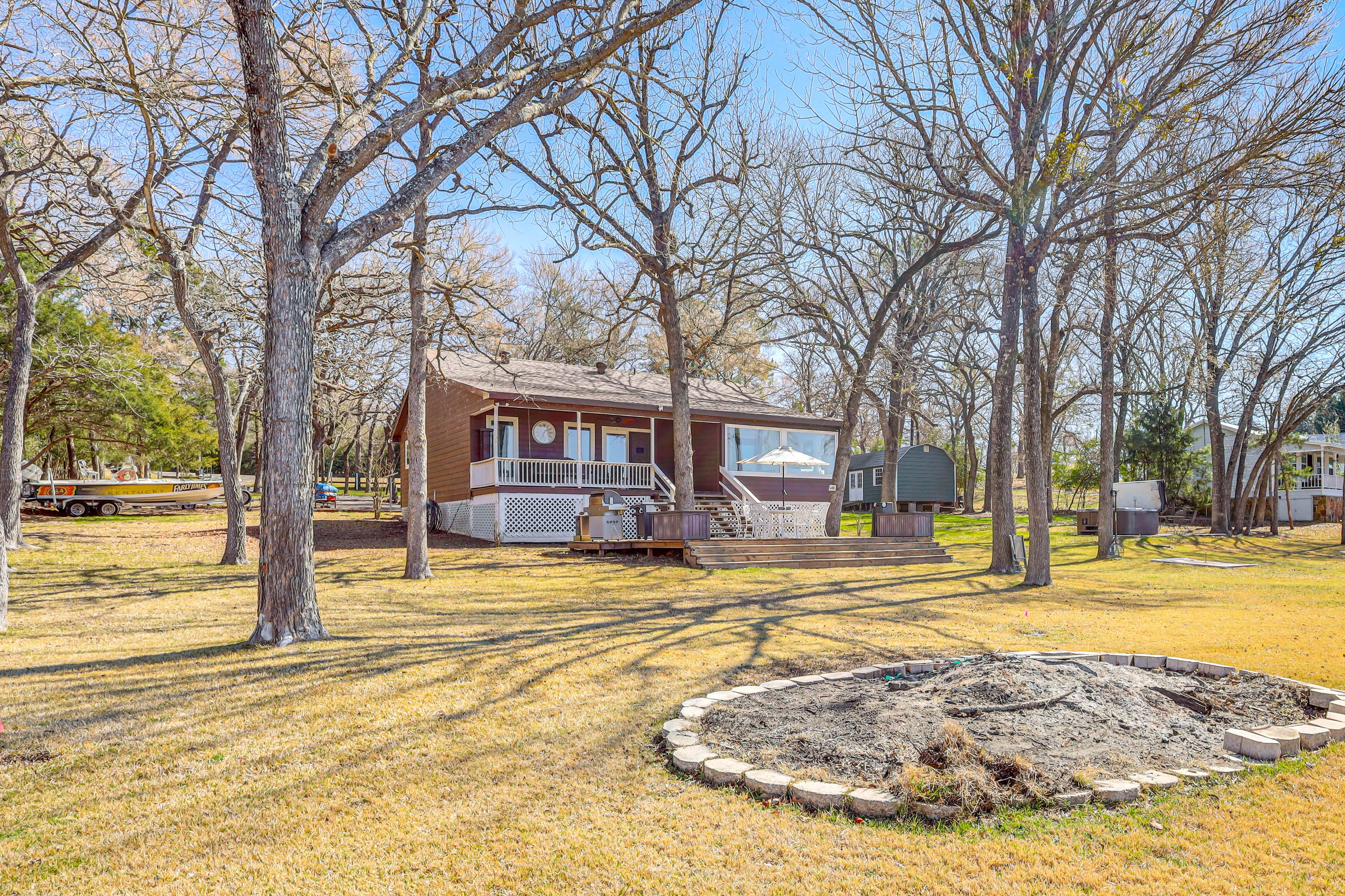 2-Story House | 1 Mi to Marina