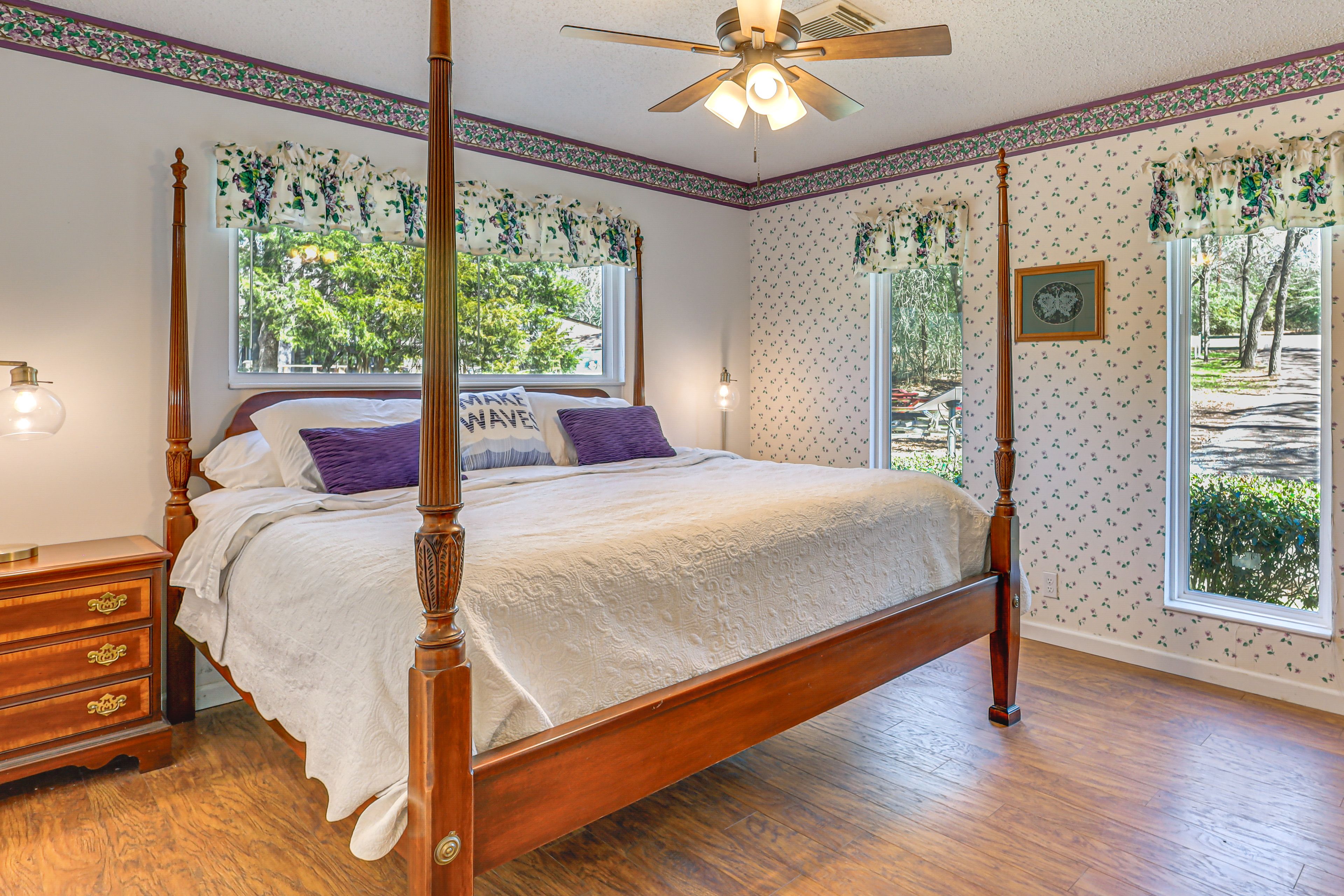 Bedroom 1 | 1st Floor | Queen Bed