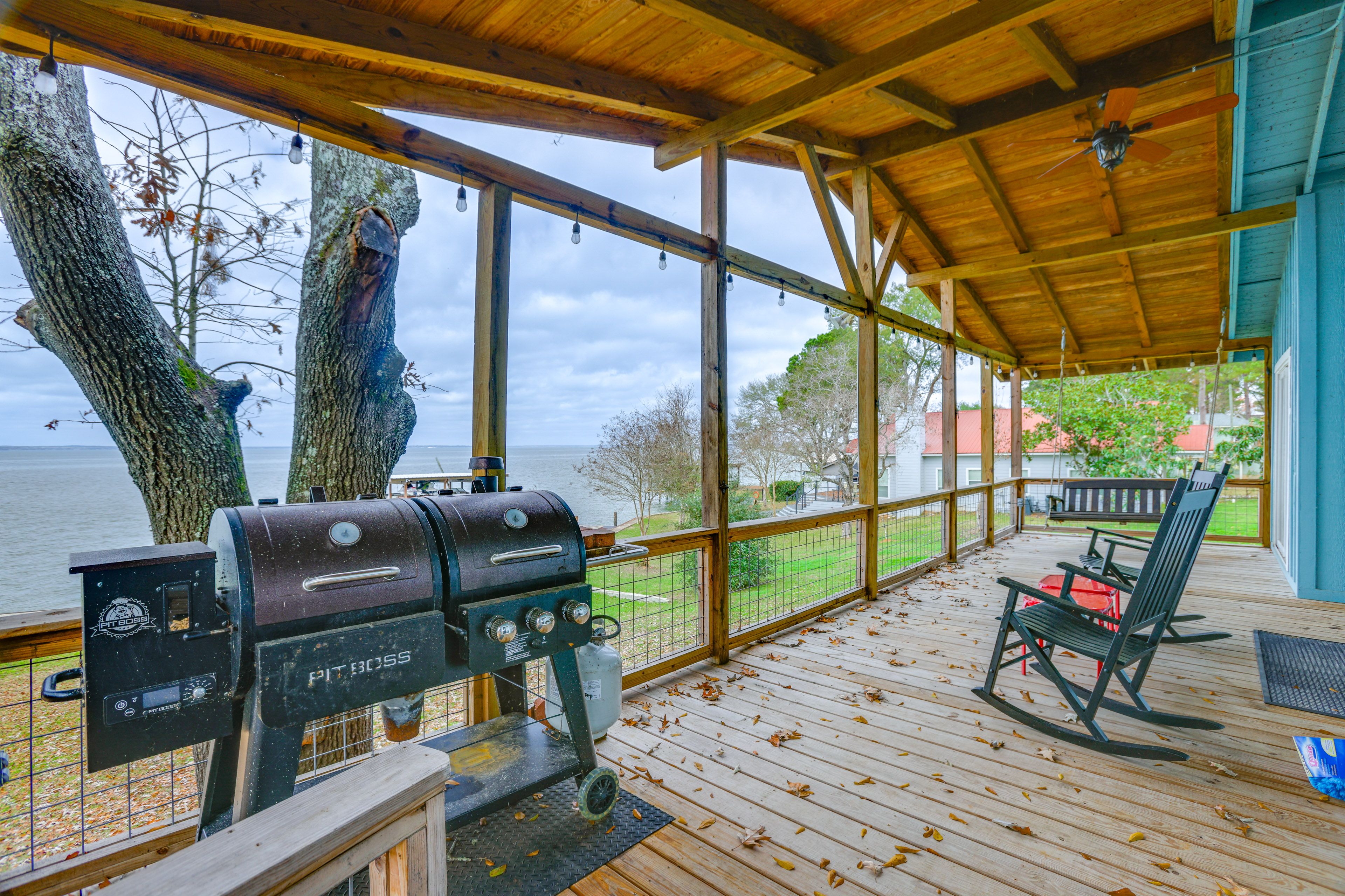 Covered Deck | Gas Grill | Lake View