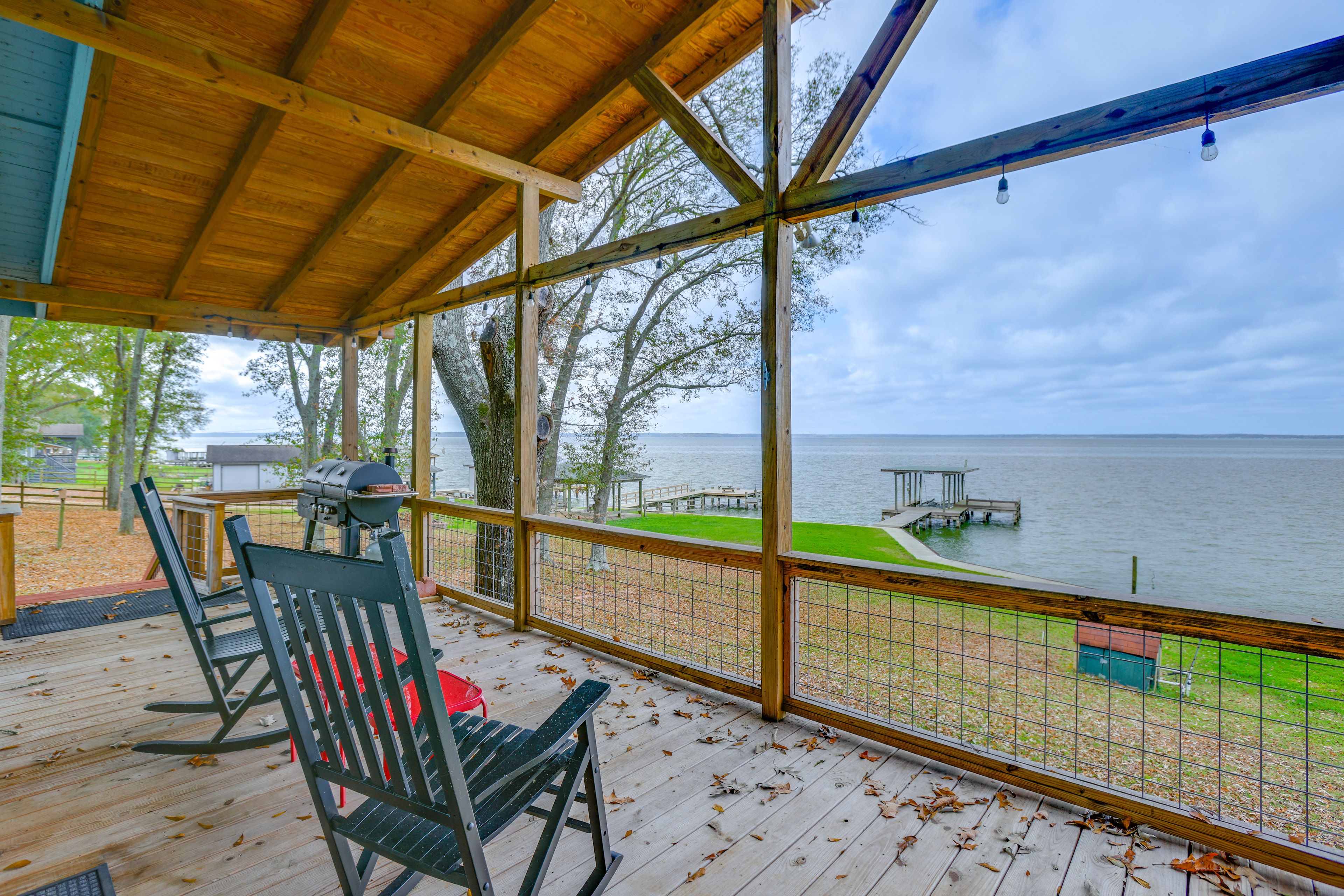 Livingston Vacation Rental | 3BR | 2BA | 1,000 Sq Ft | 4 Steps Required