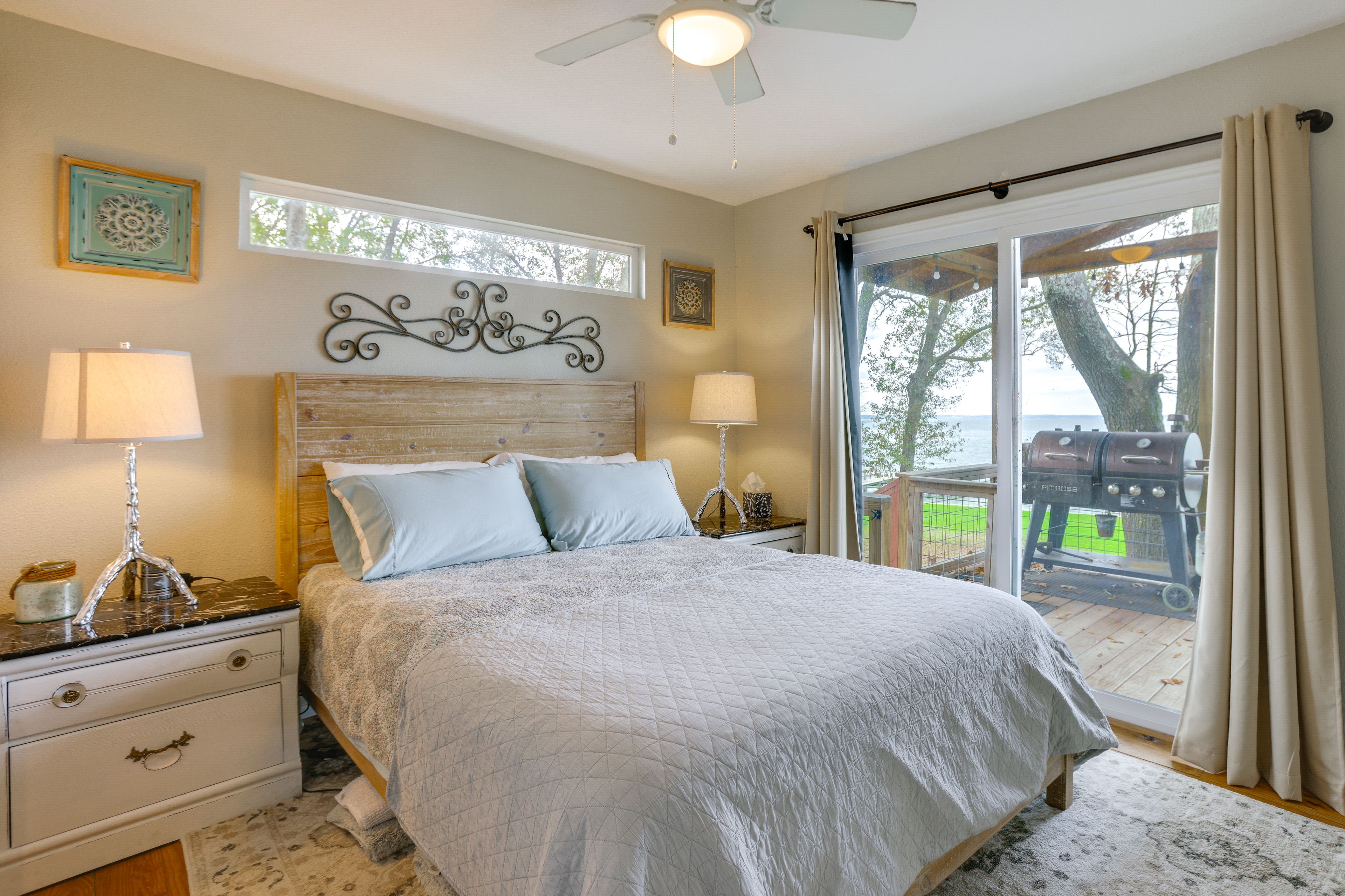 Bedroom | Queen Bed | Linens Provided