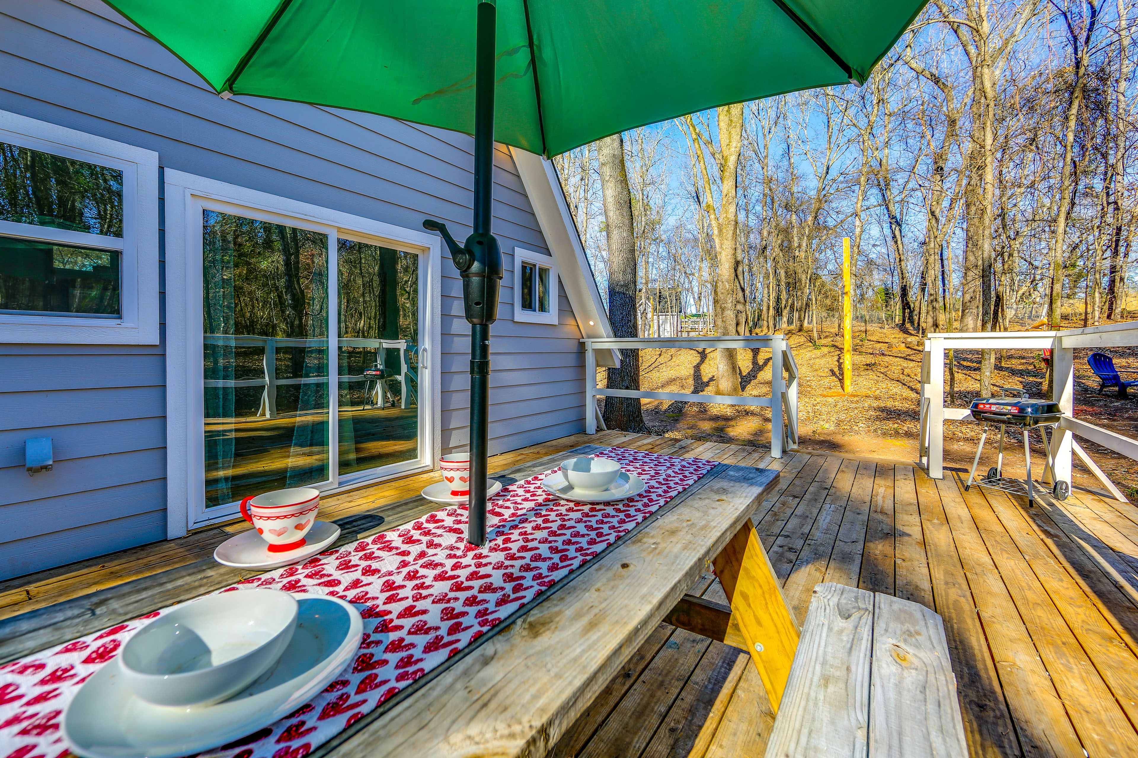 Deck | Outdoor Dining Area | Charcoal Grill