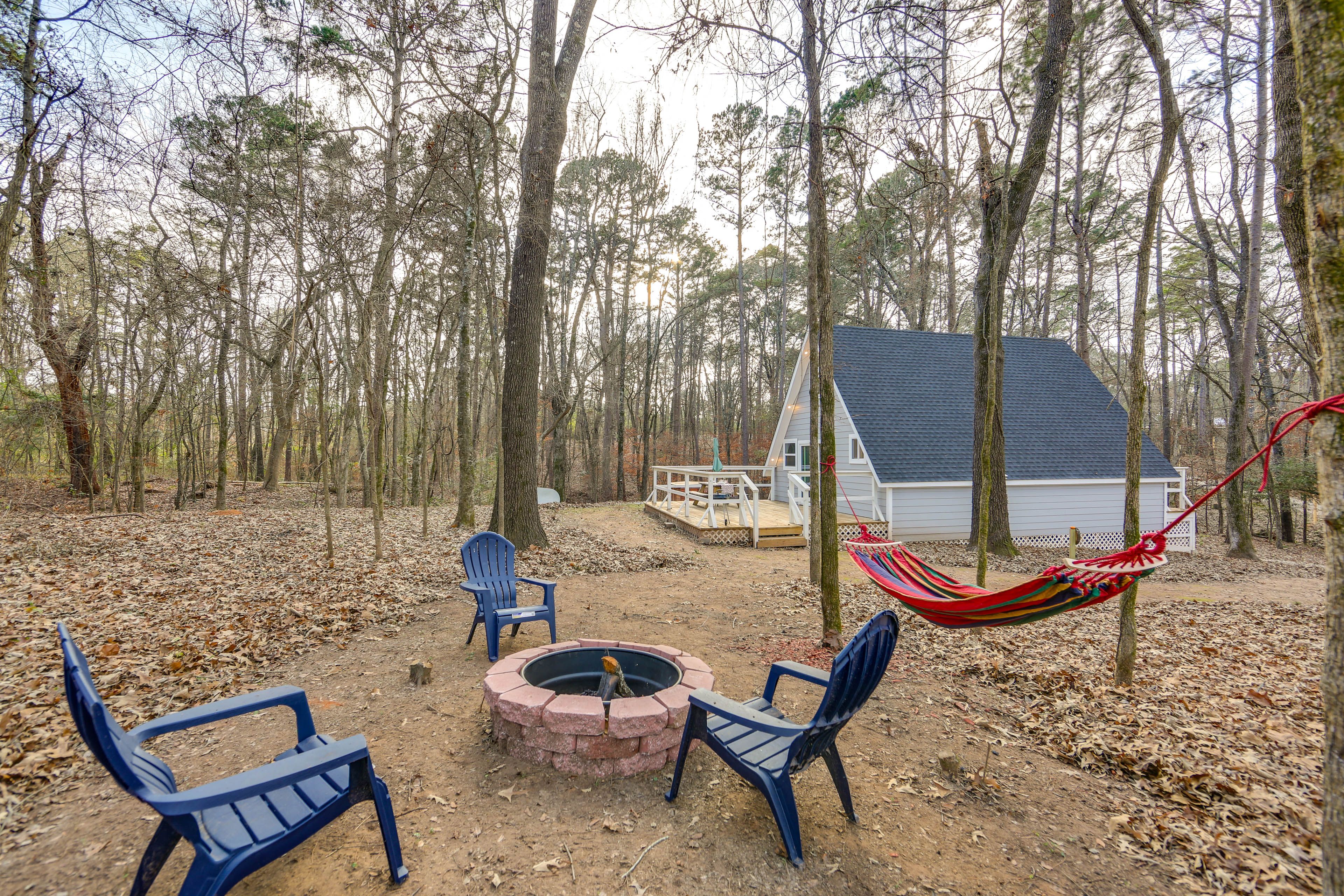 Hawkins Vacation Rental | Studio | 1BA | 650 Sq Ft | 2 Steps to Enter