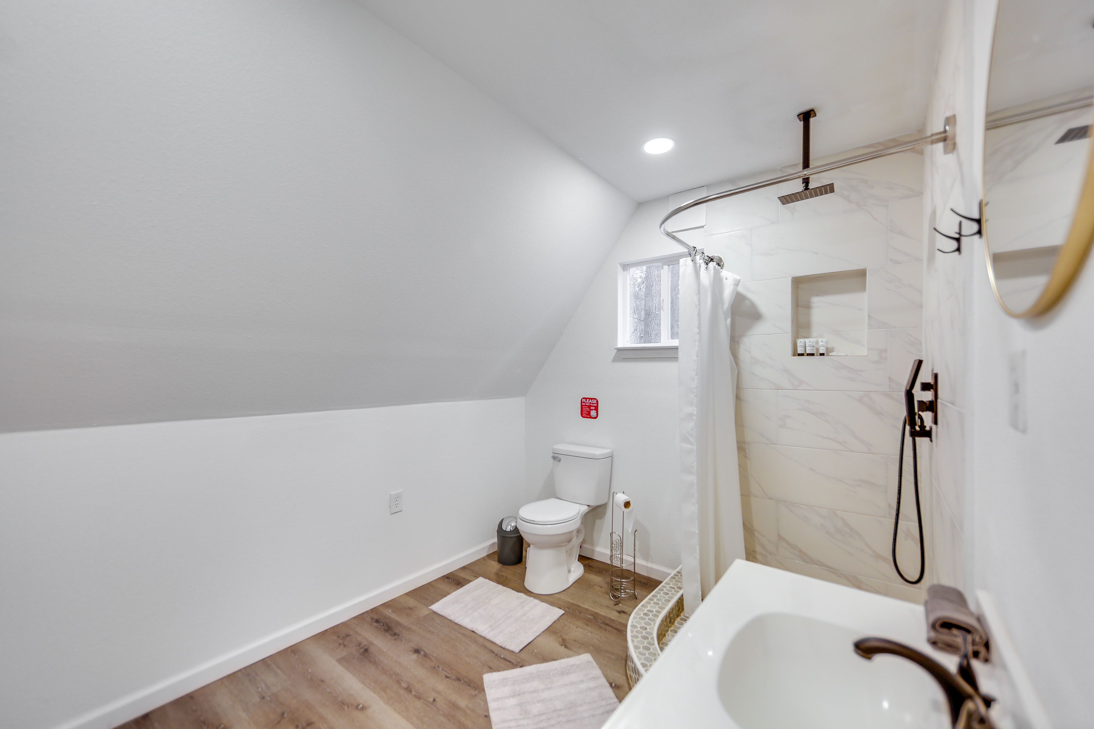 Full Bathroom | 1st Floor