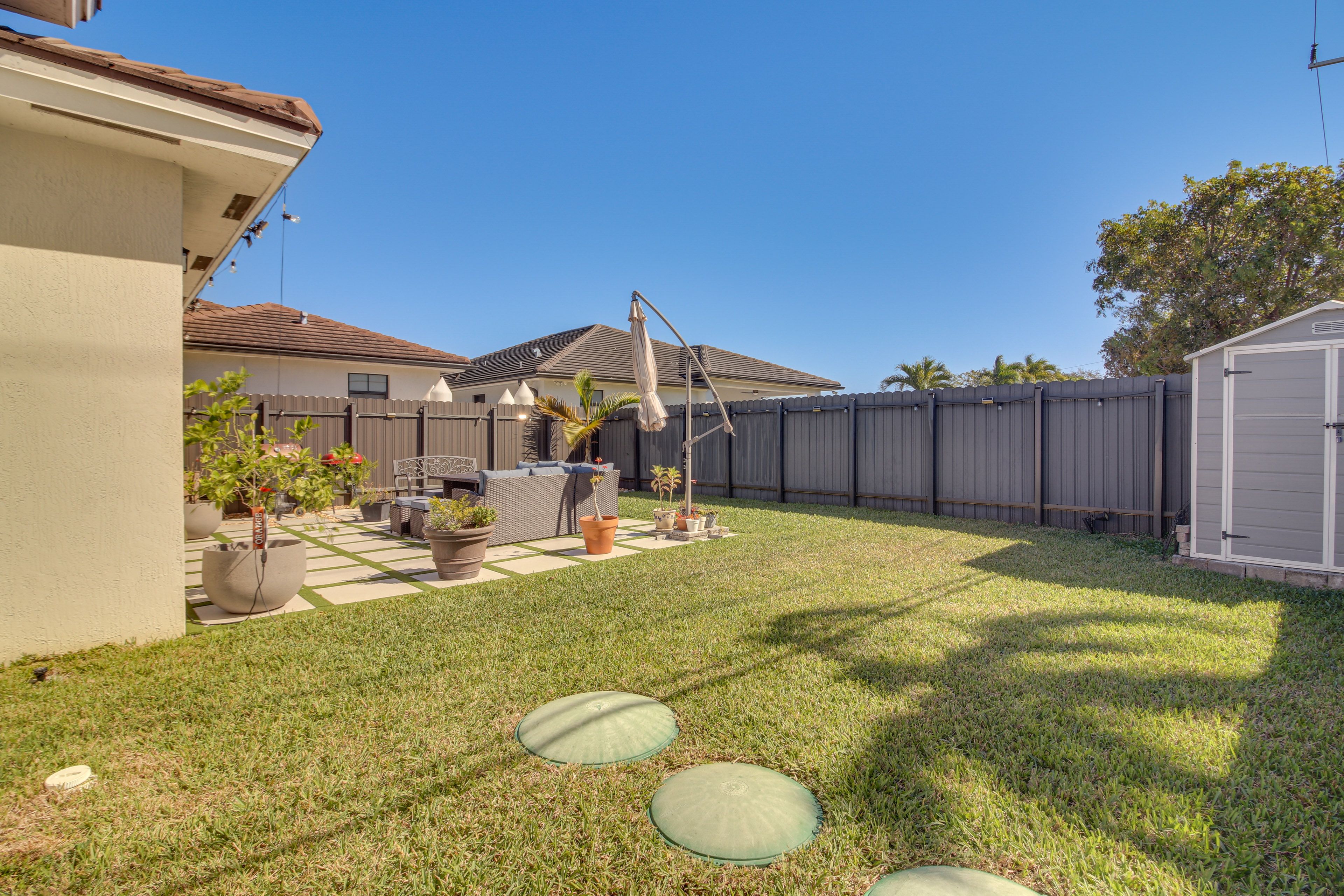 Fenced Backyard & Patio | 2 Grills