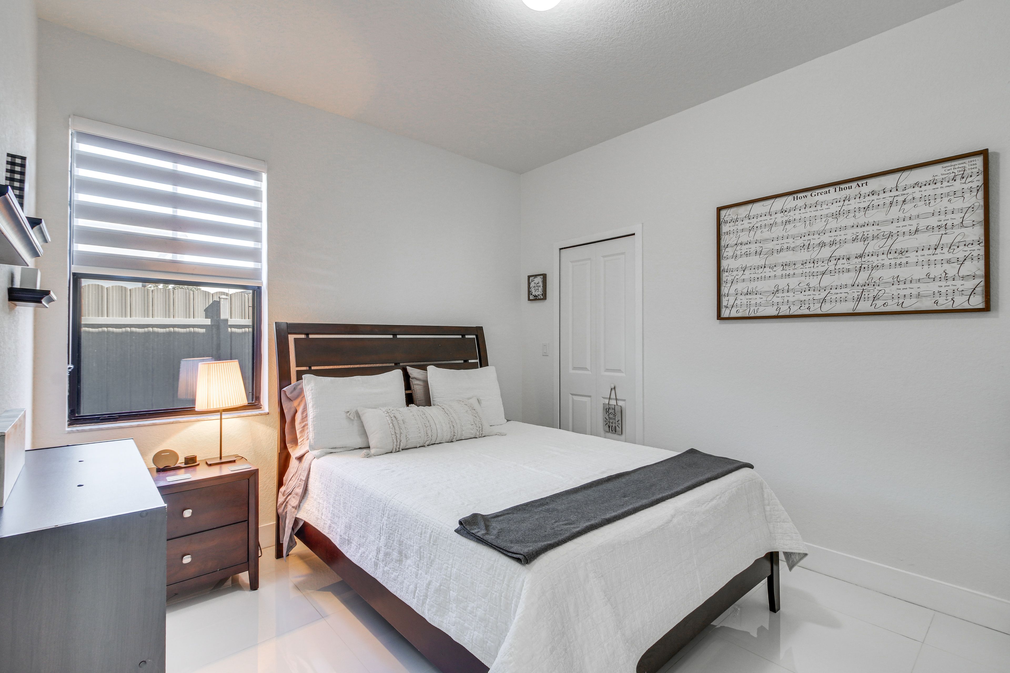 Bedroom 1 | Queen Bed