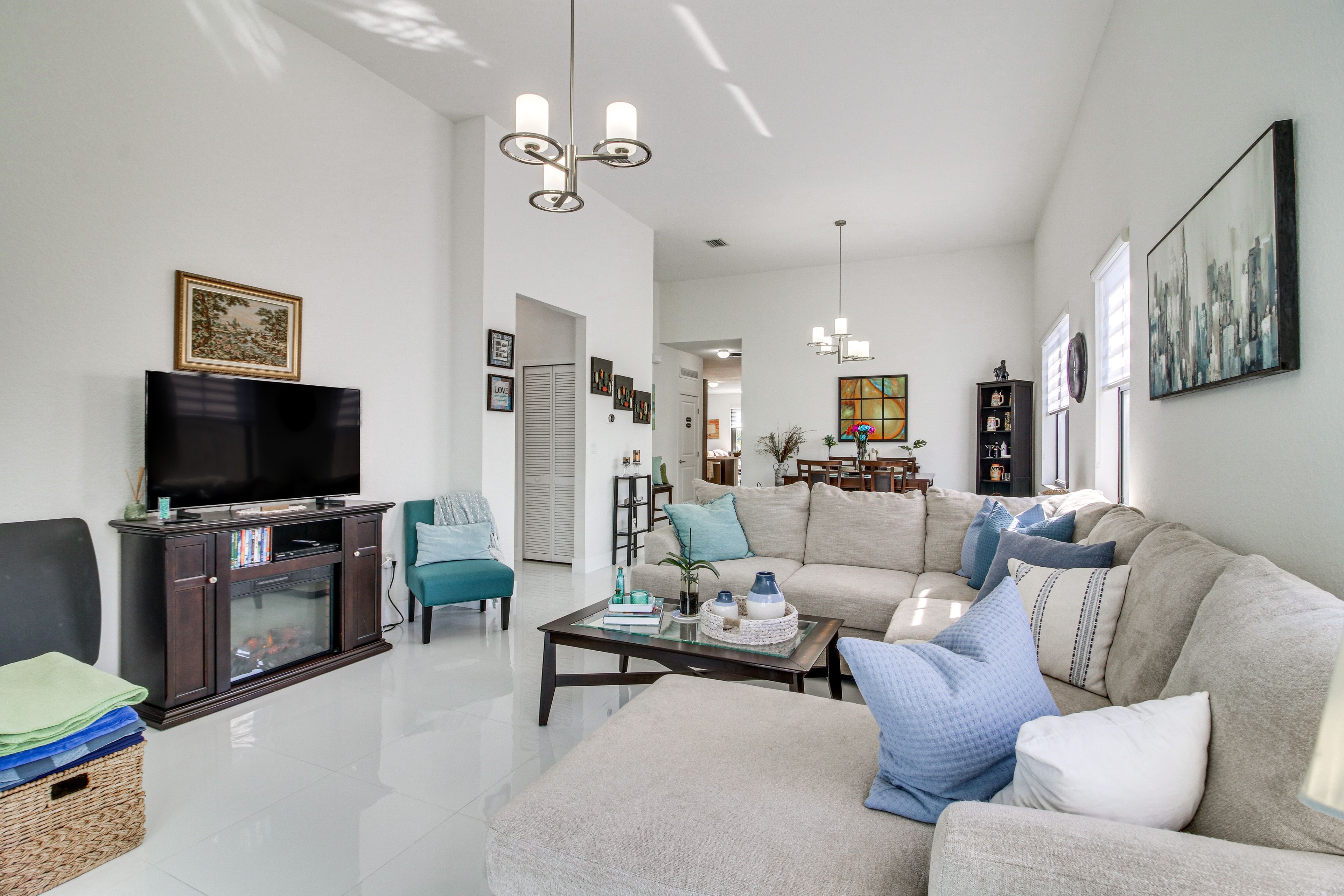 Living Room | Smart TV