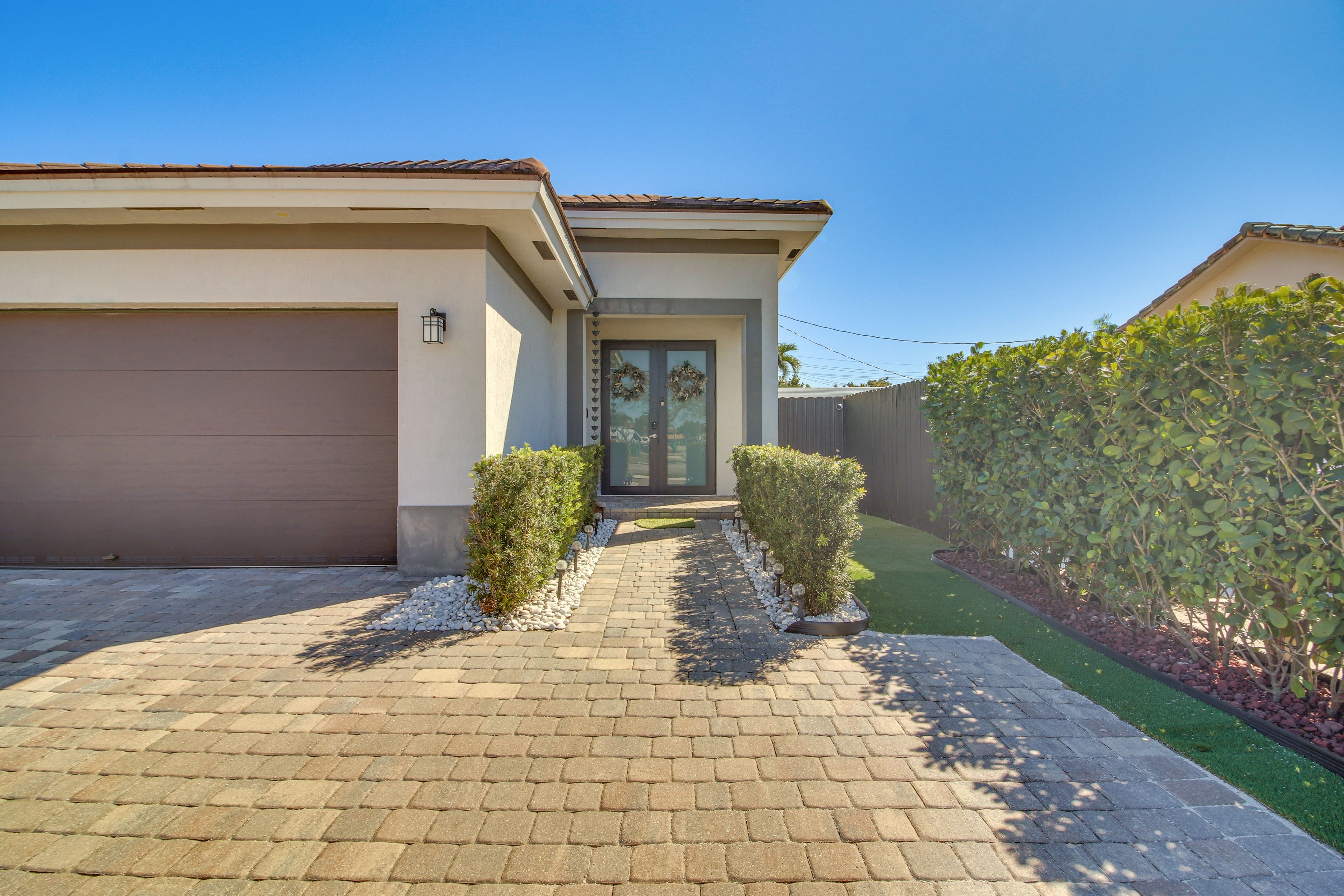 Exterior | Driveway (3 Vehicles)