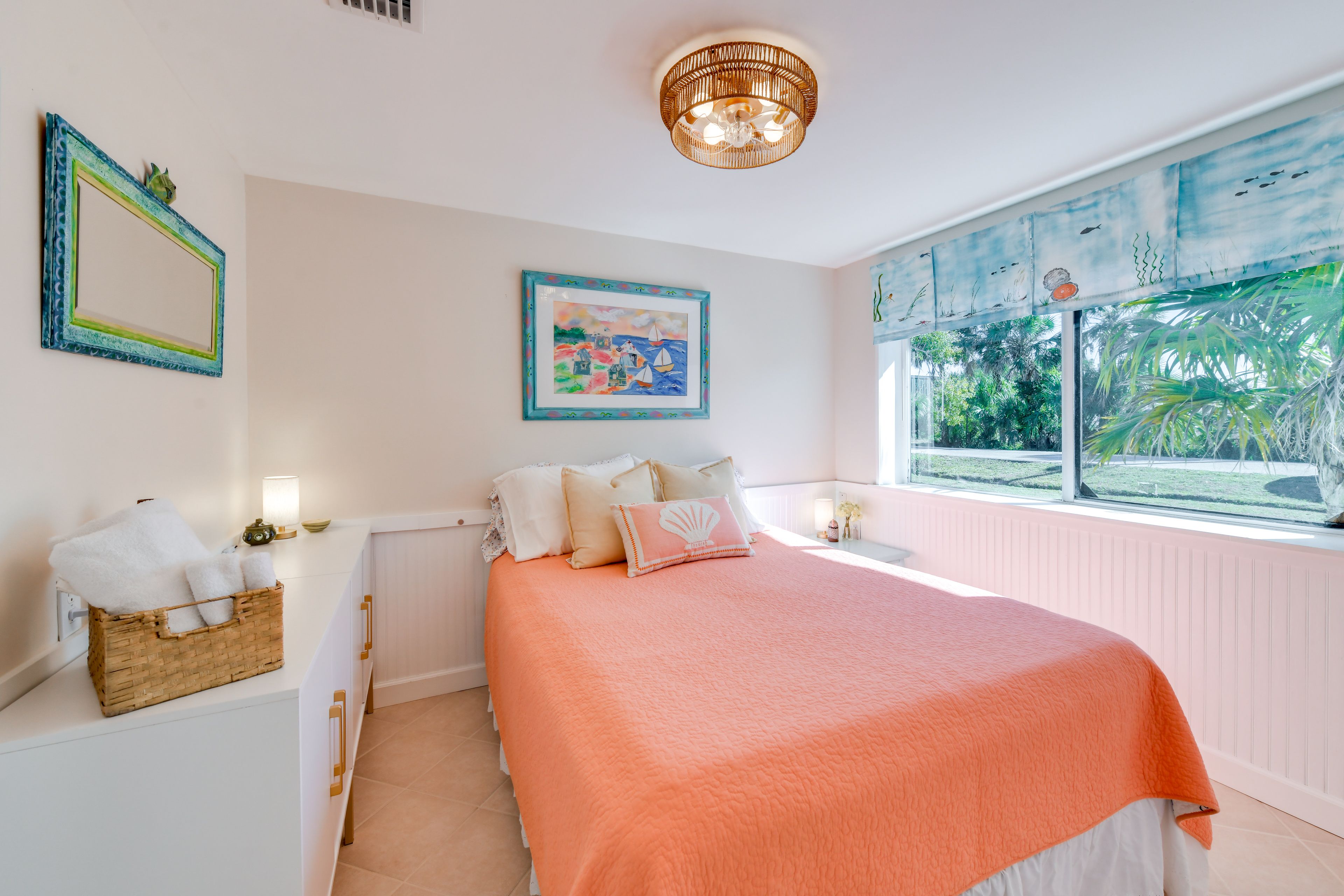 Bedroom 1 | Queen Bed