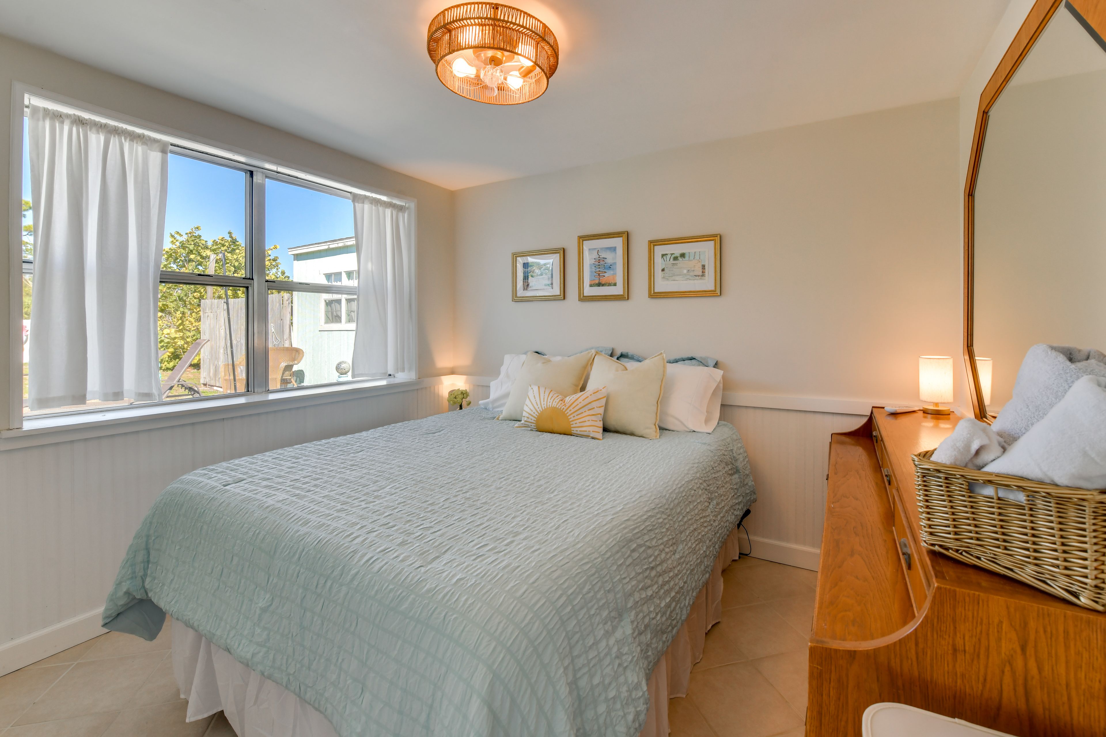 Bedroom 2 | Queen Bed