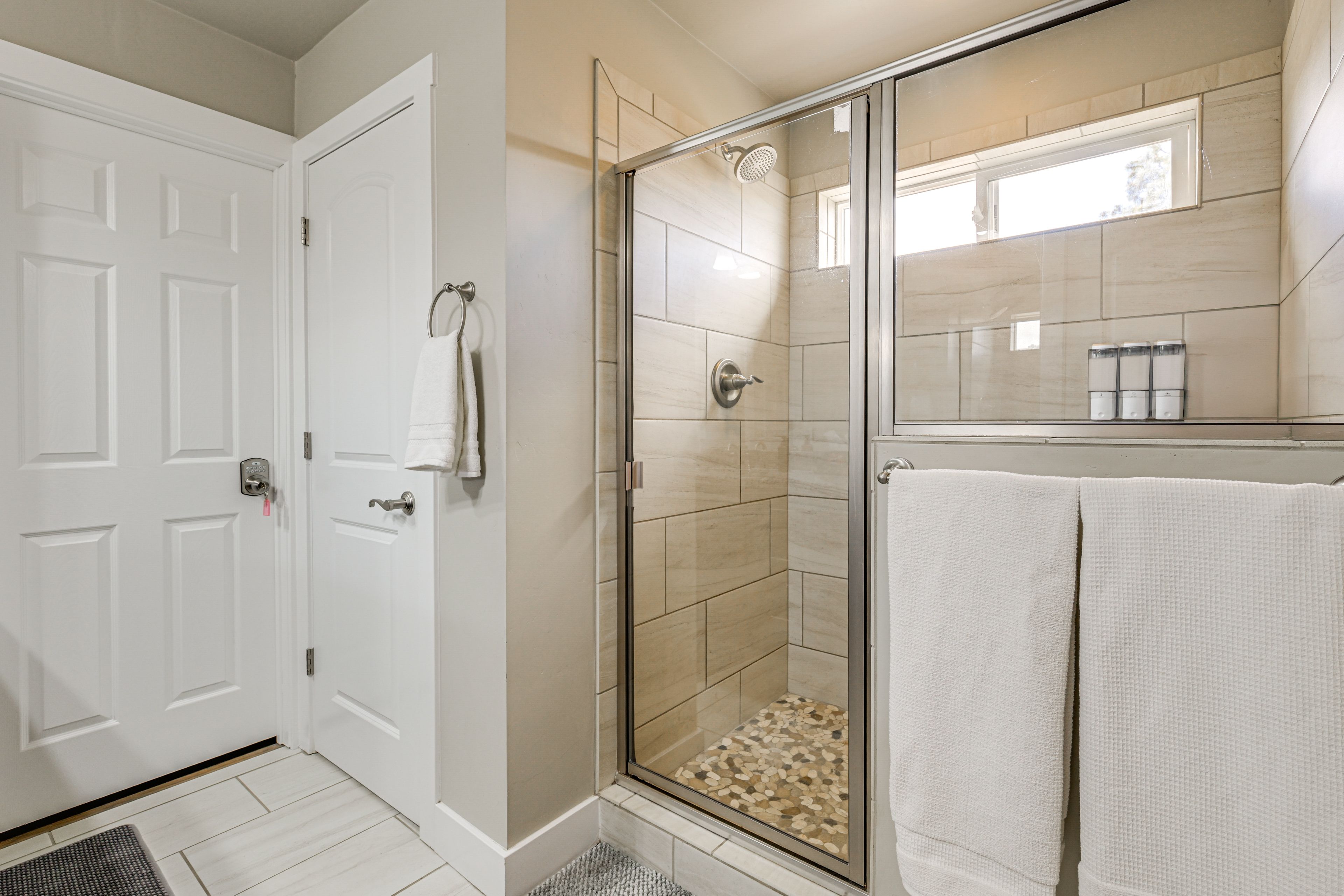 Full Bathroom | 2nd Floor