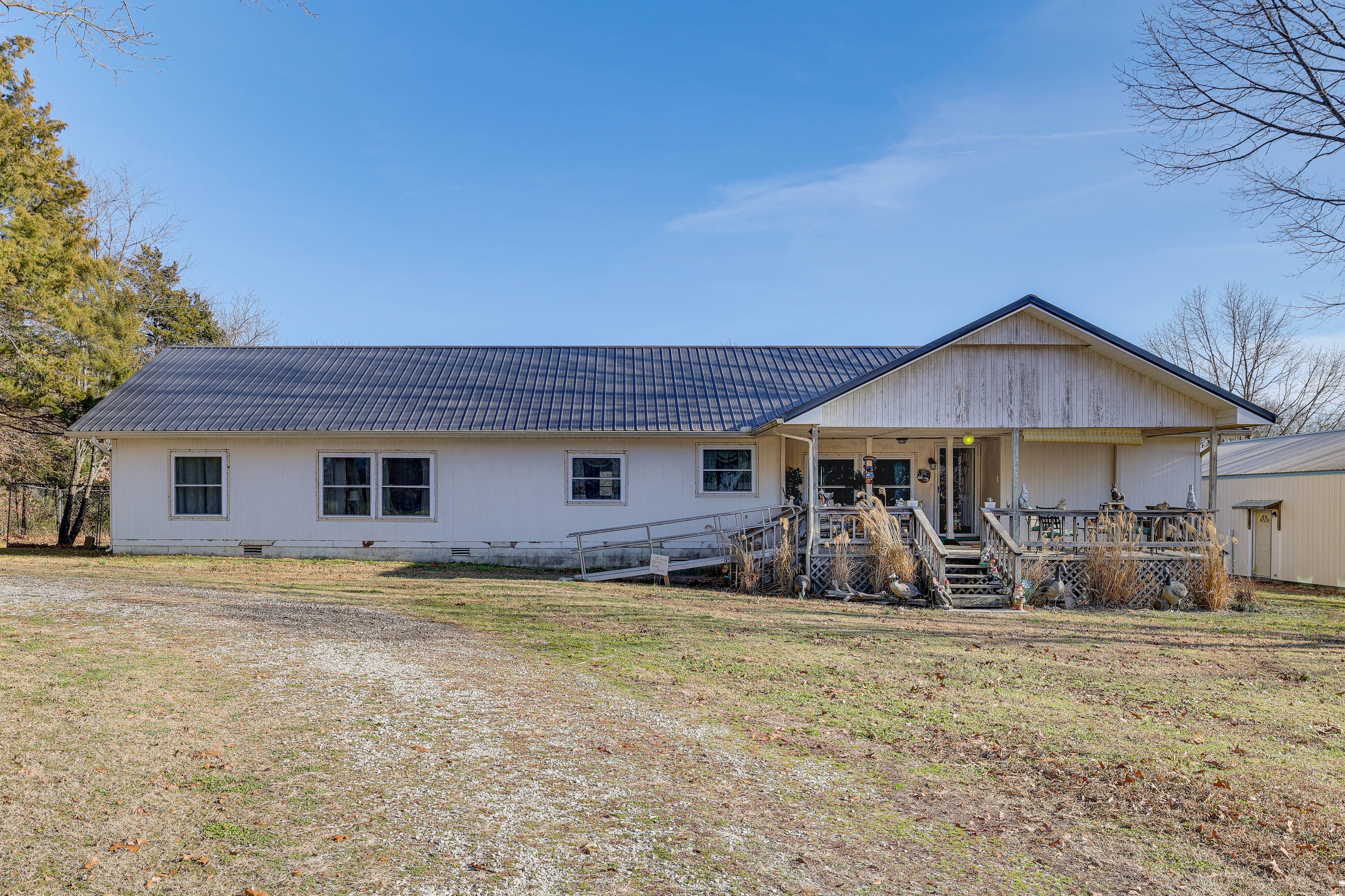 Exterior | Driveway (5 Vehicles)