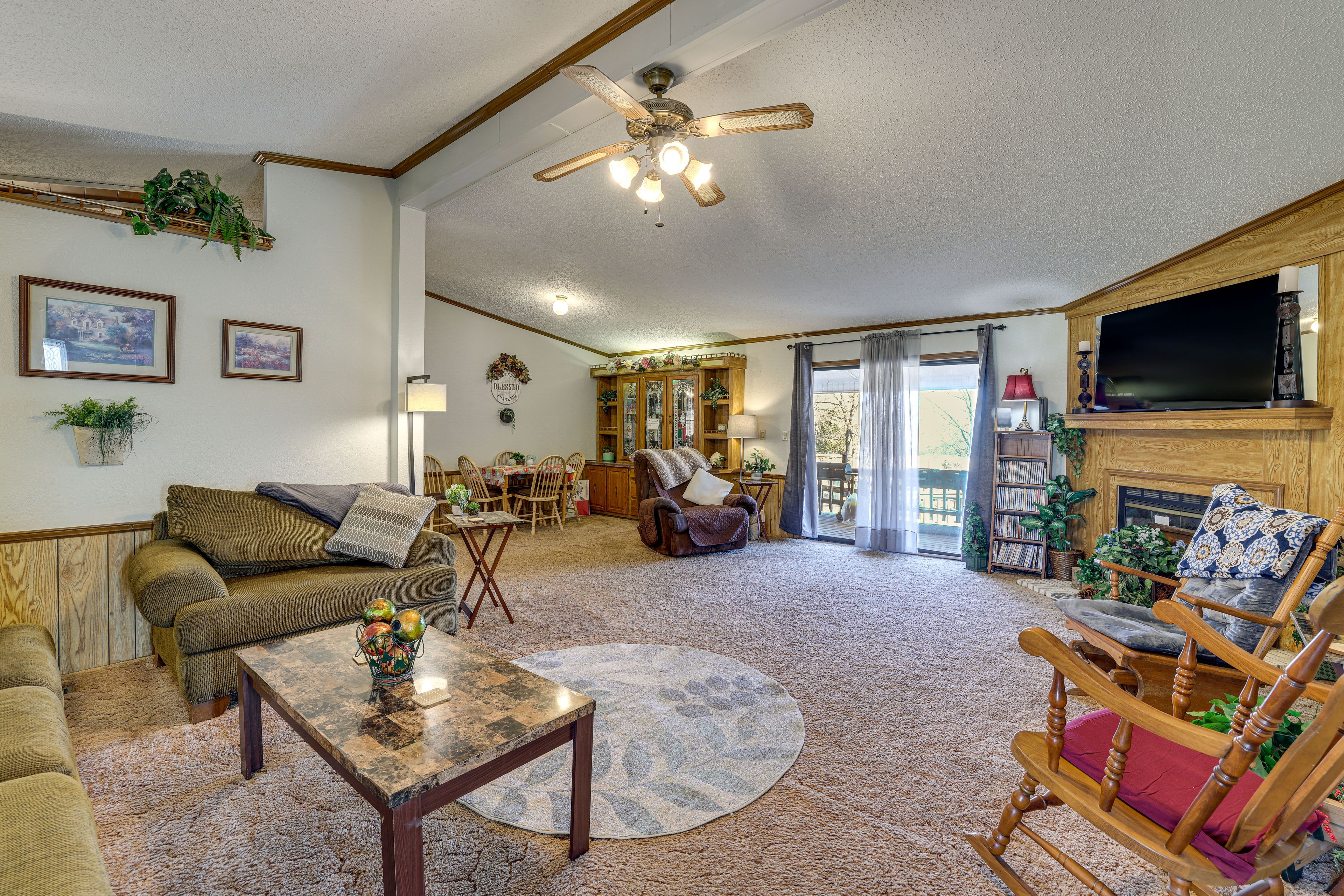 Living Room | Free WiFi | Smart TV | Full Sleeper Sofa | Twin Sleeper Chair