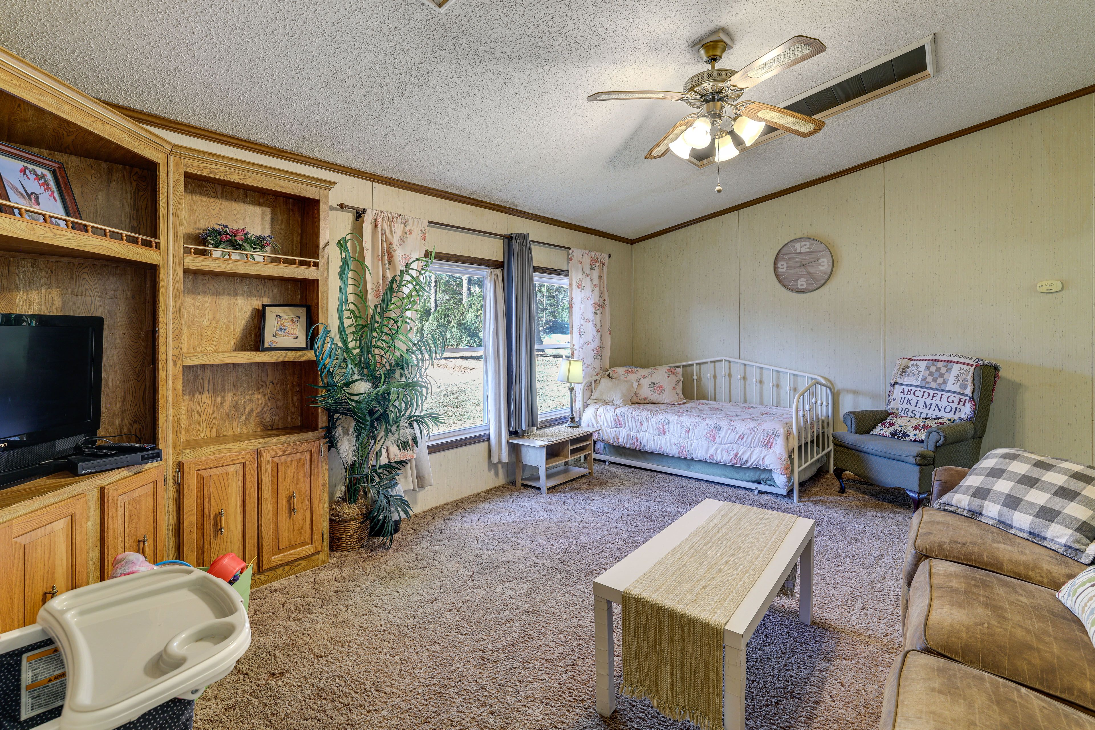 Den | Twin Daybed w/ Twin Trundle