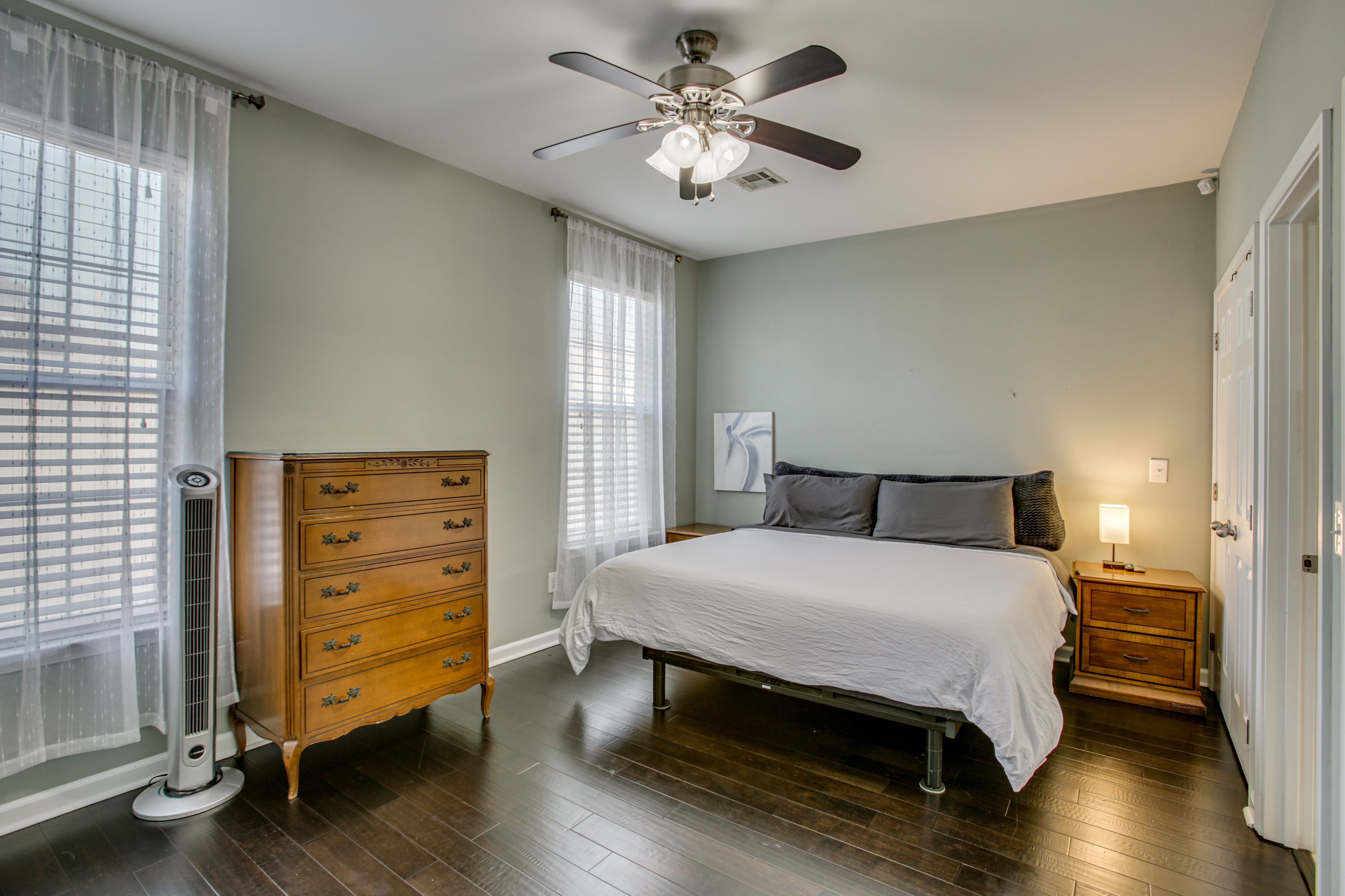 Bedroom 1 | King Bed