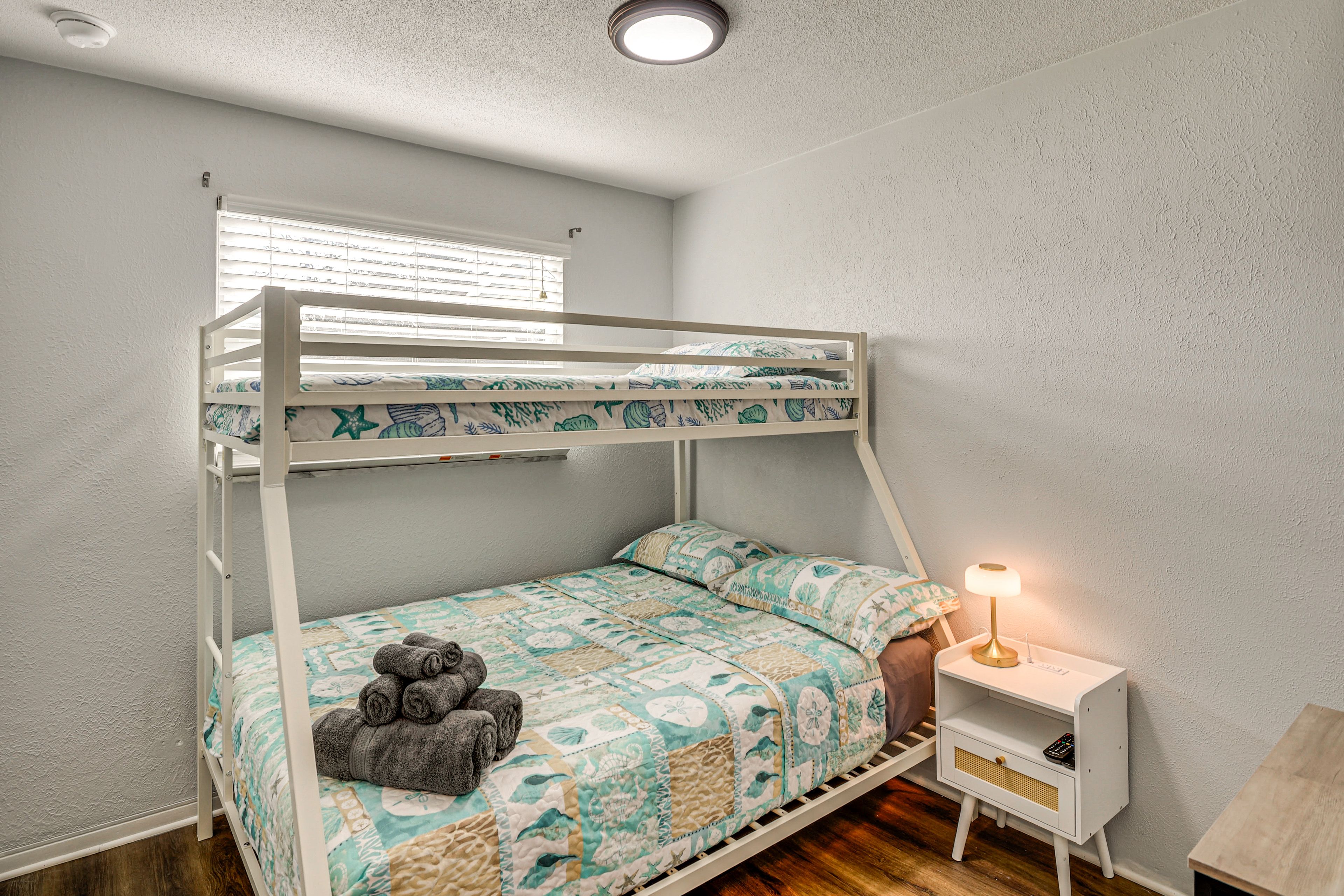 Bedroom 3 | Twin/Full Bunk Bed