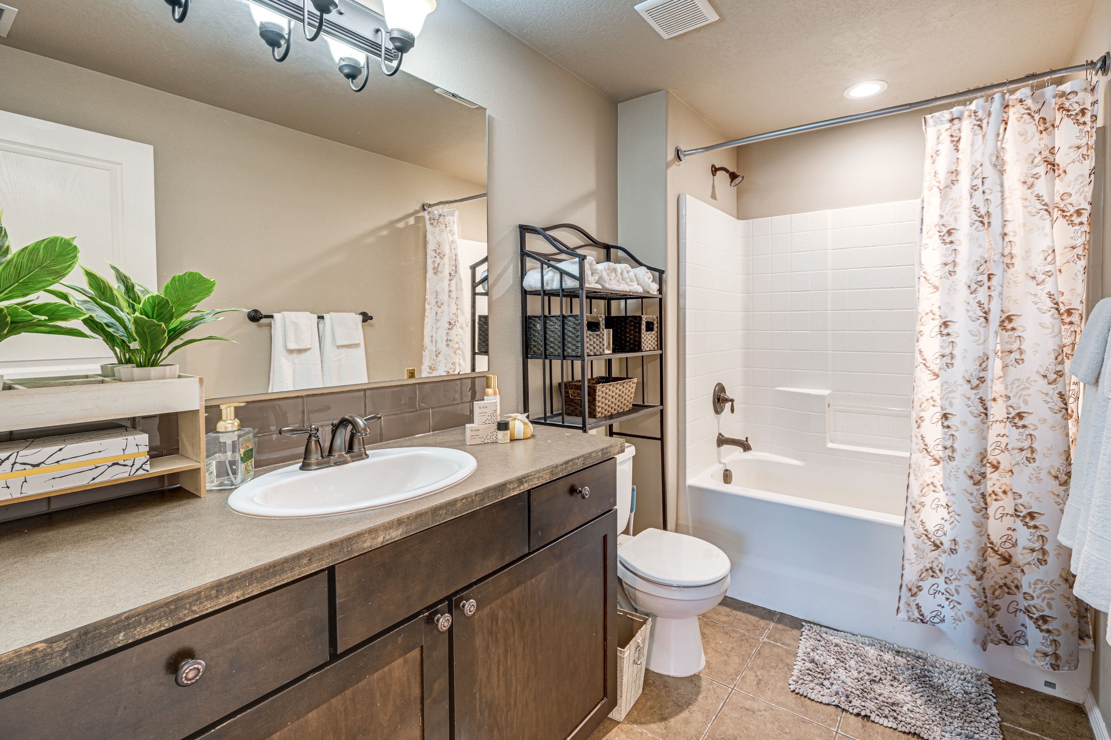 Bathroom | 2nd Floor