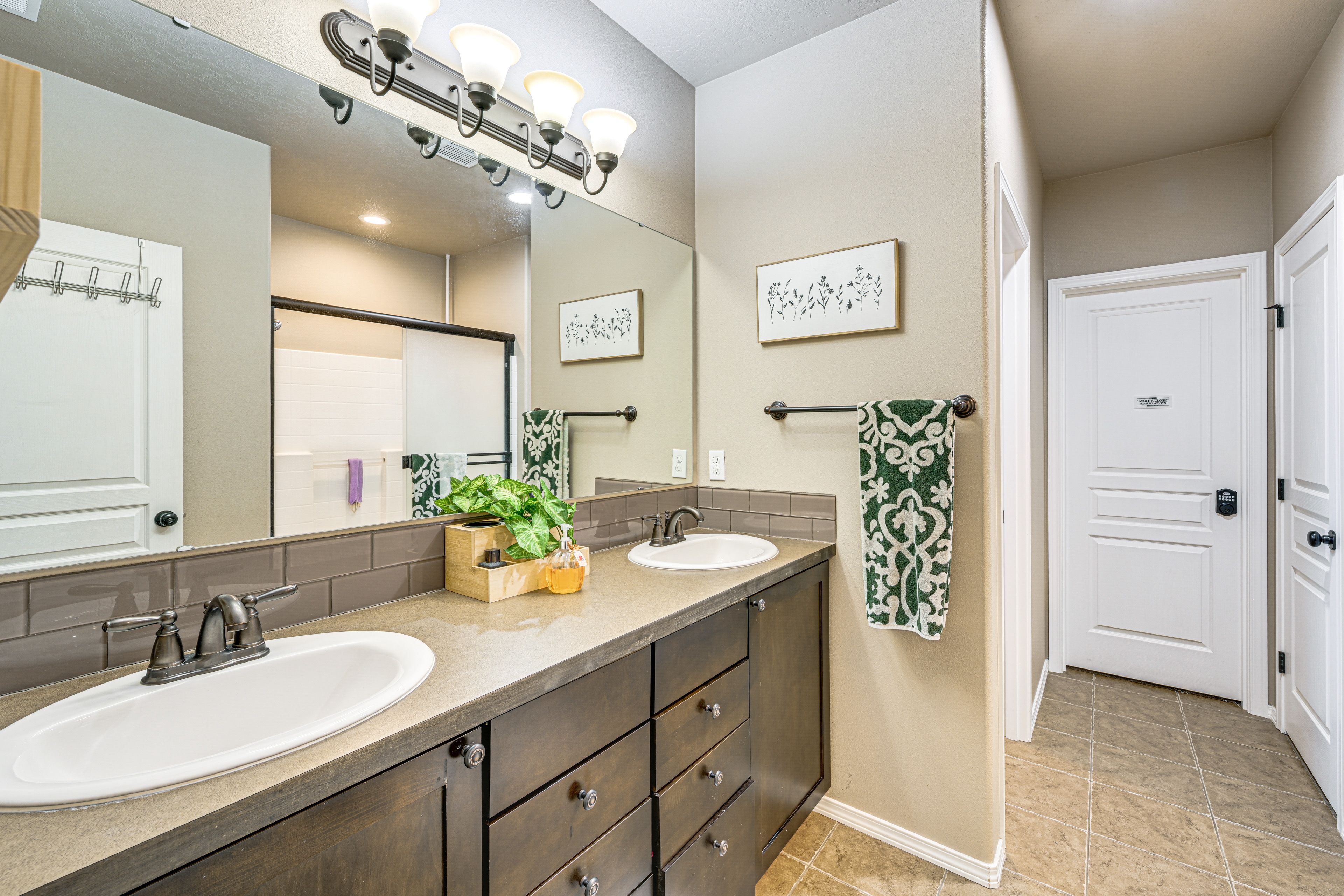 En-Suite Bathroom | 1st Floor