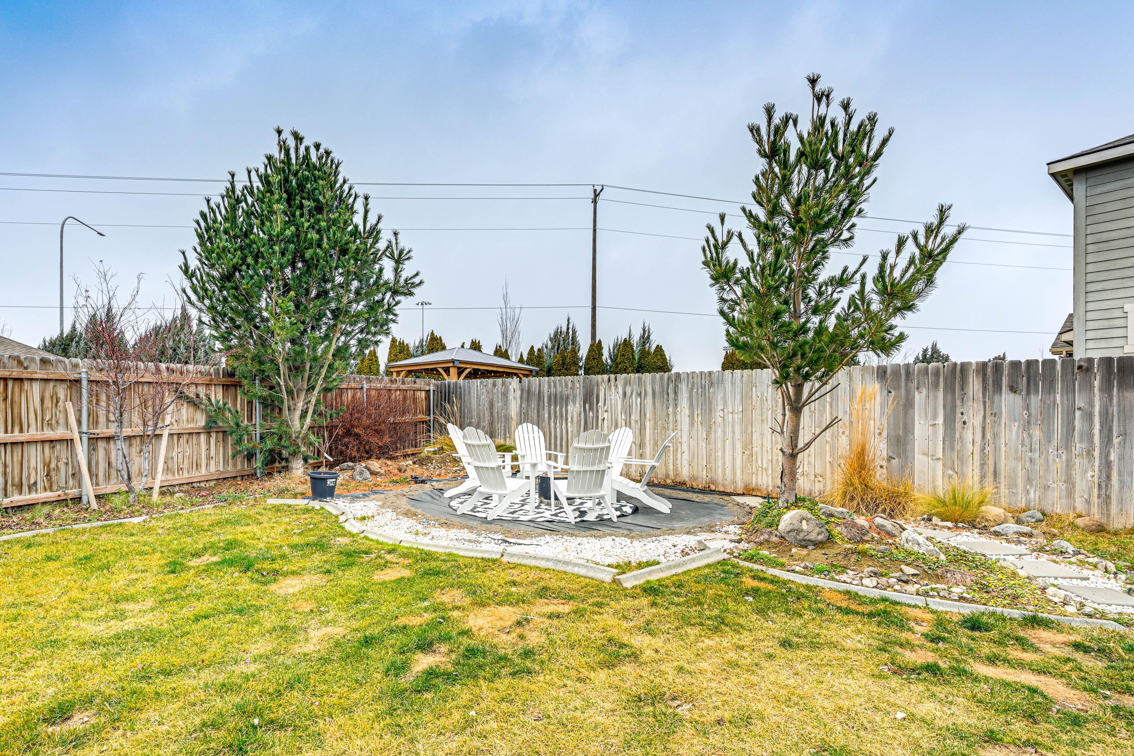 Fenced Yard | Fire Pit