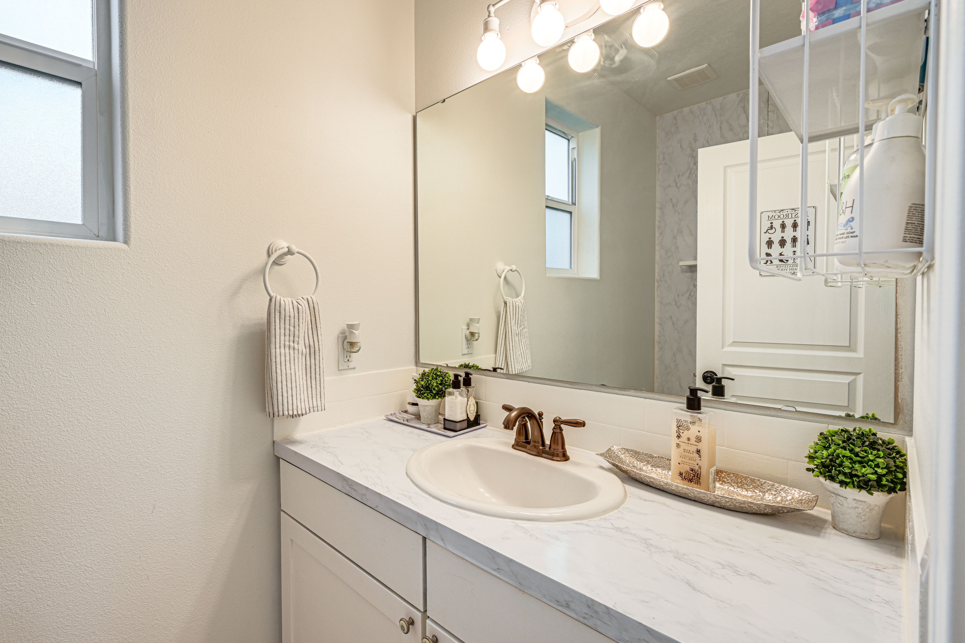 Half Bathroom | 1st Floor