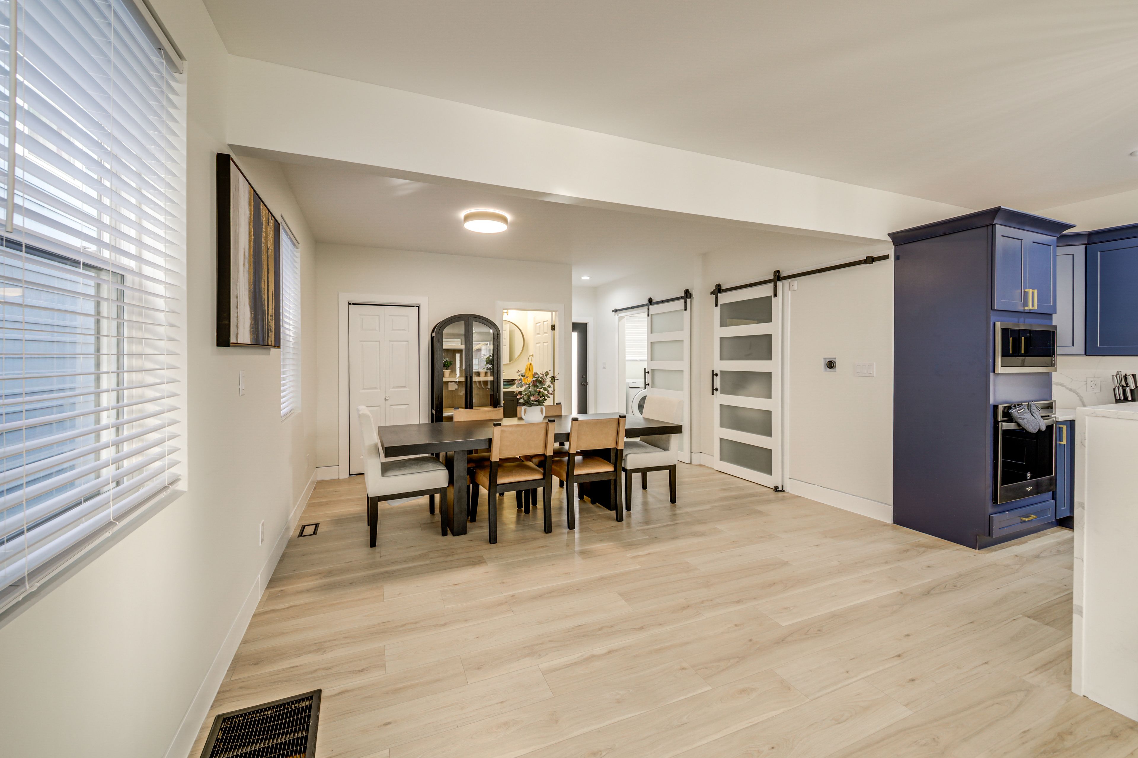 Dining Area | 1st Floor | Dishes & Flatware Provided