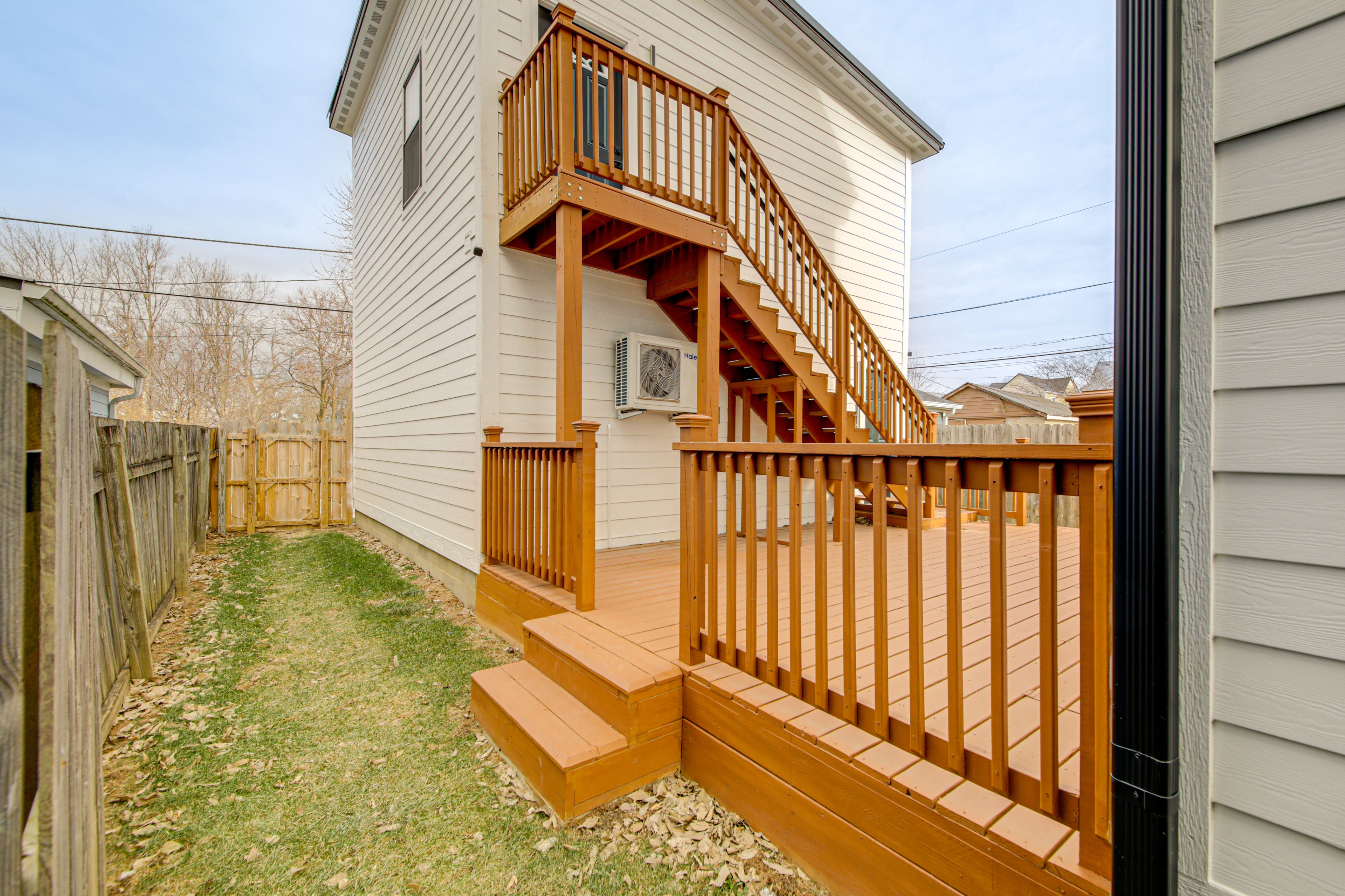 Exterior | Side Yard | Back Deck