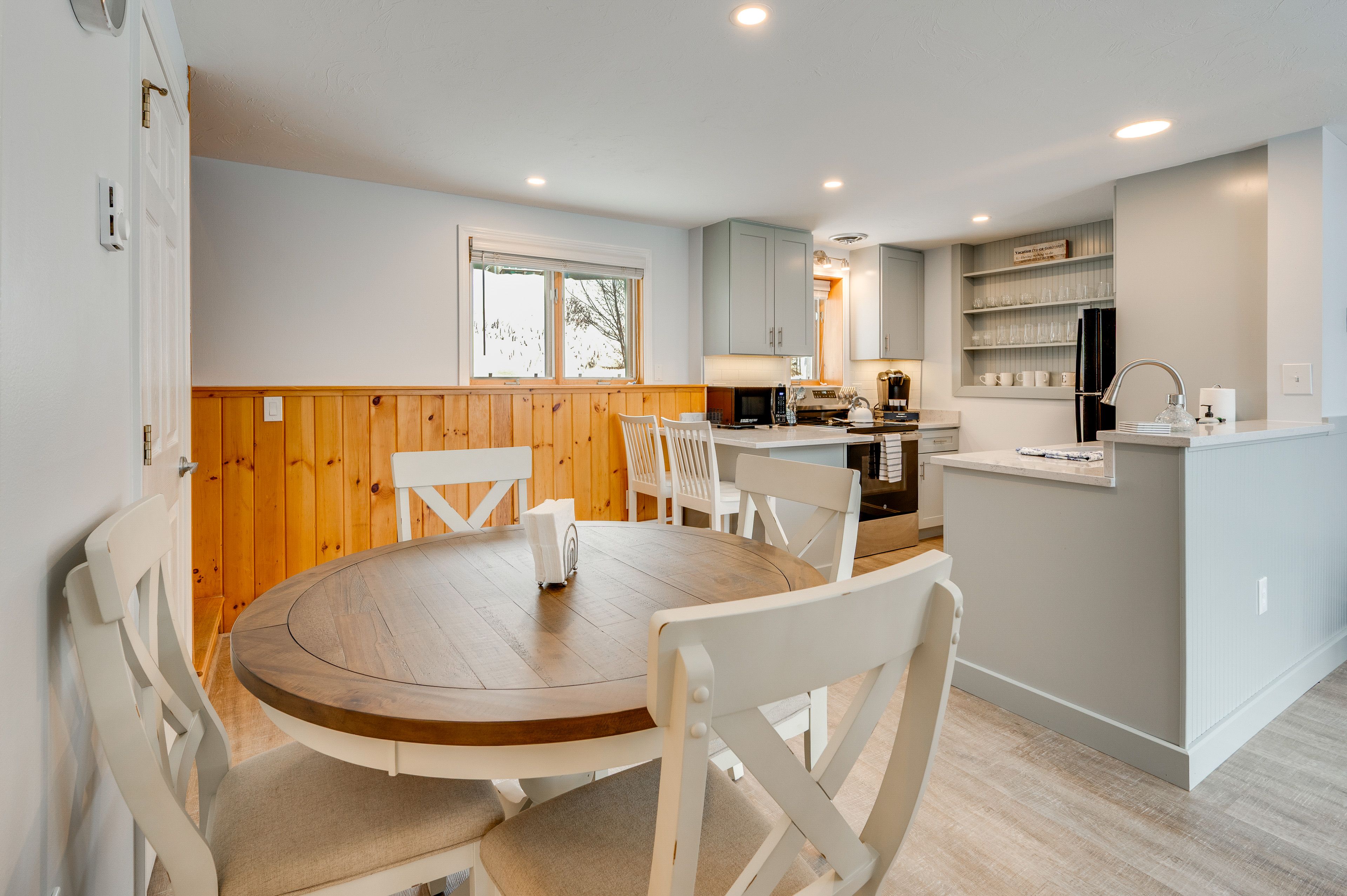 Kitchen | Dining Table