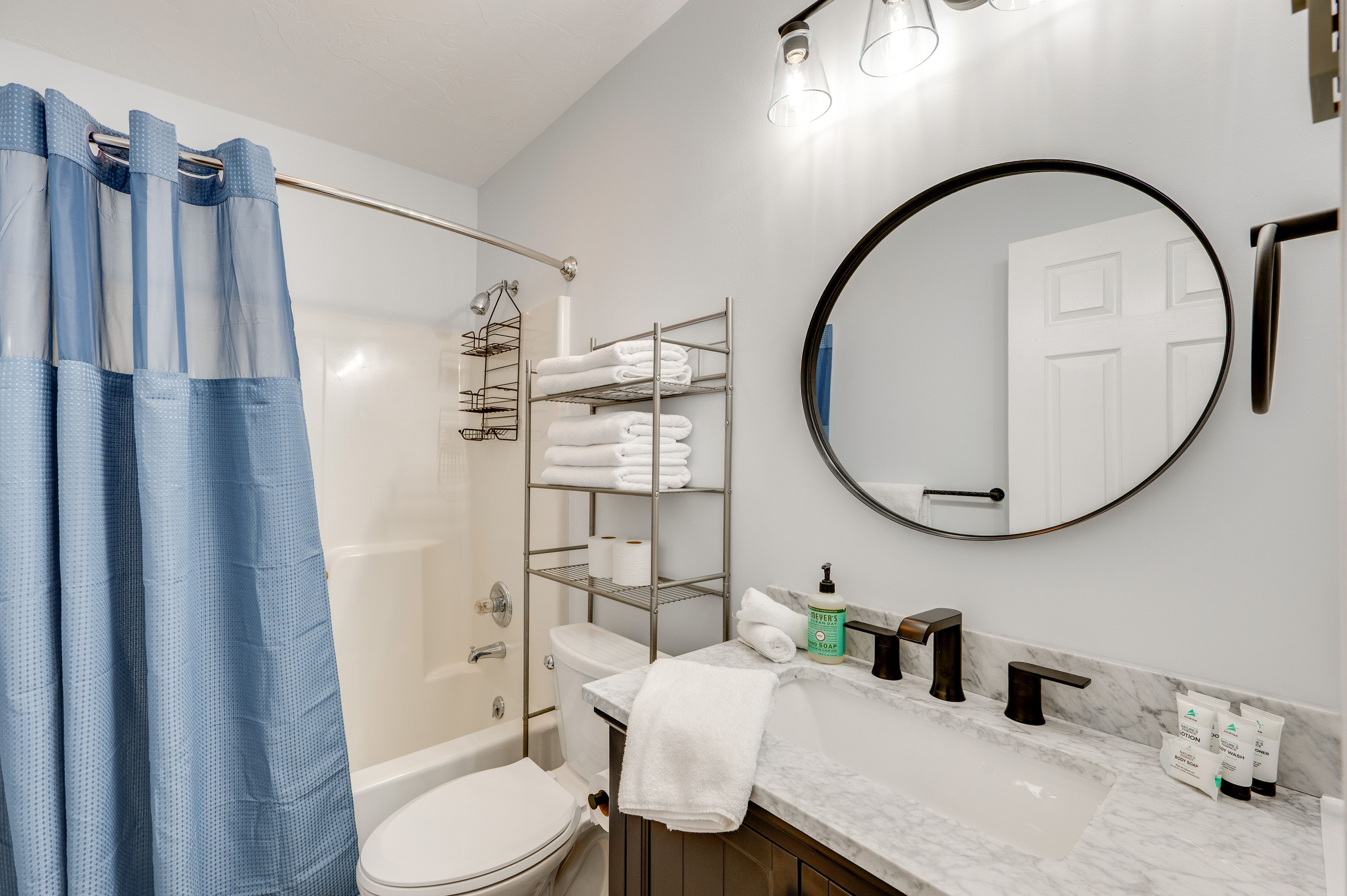 Bathroom | 2nd Floor