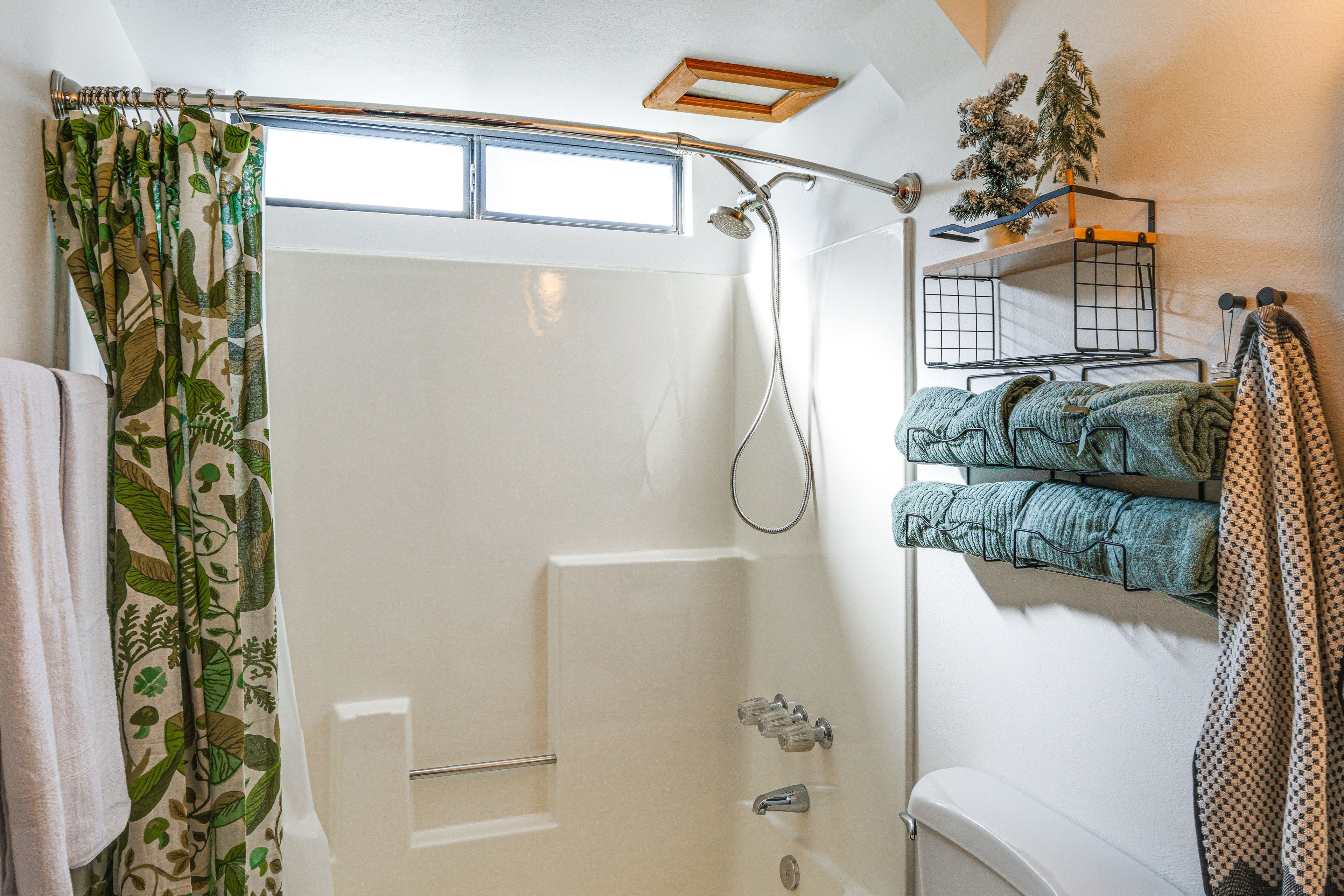 Bathroom | Main Level