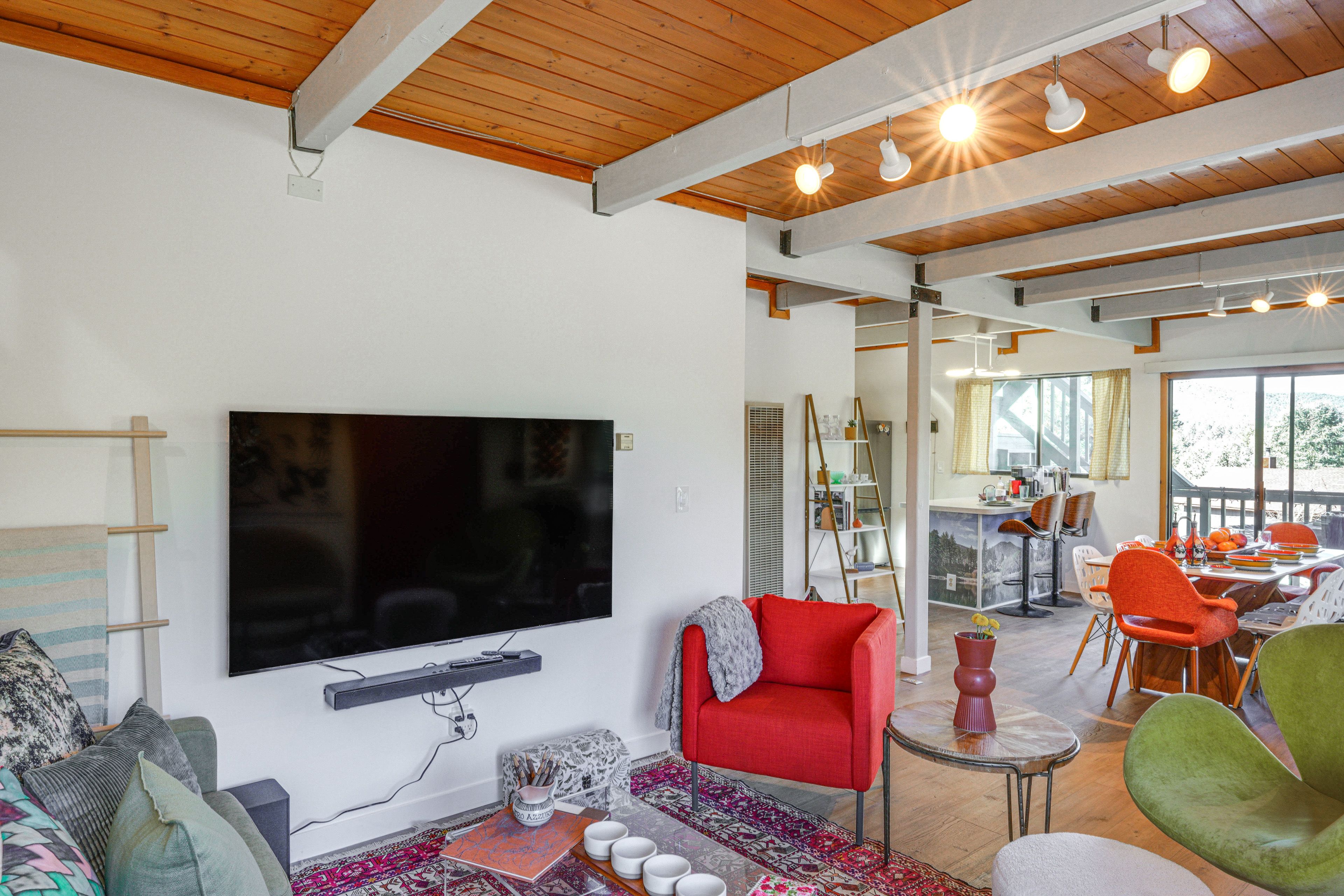 Living Room | Main Level | Smart TV