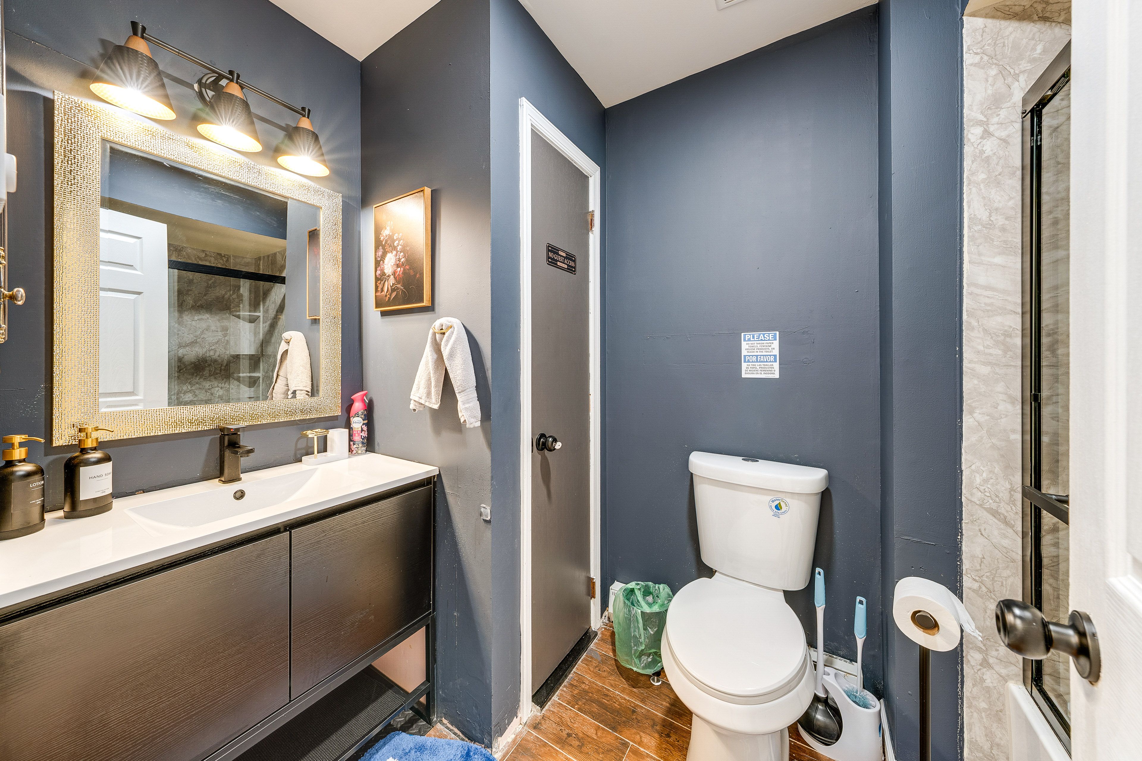 Full Bathroom | 2nd Floor
