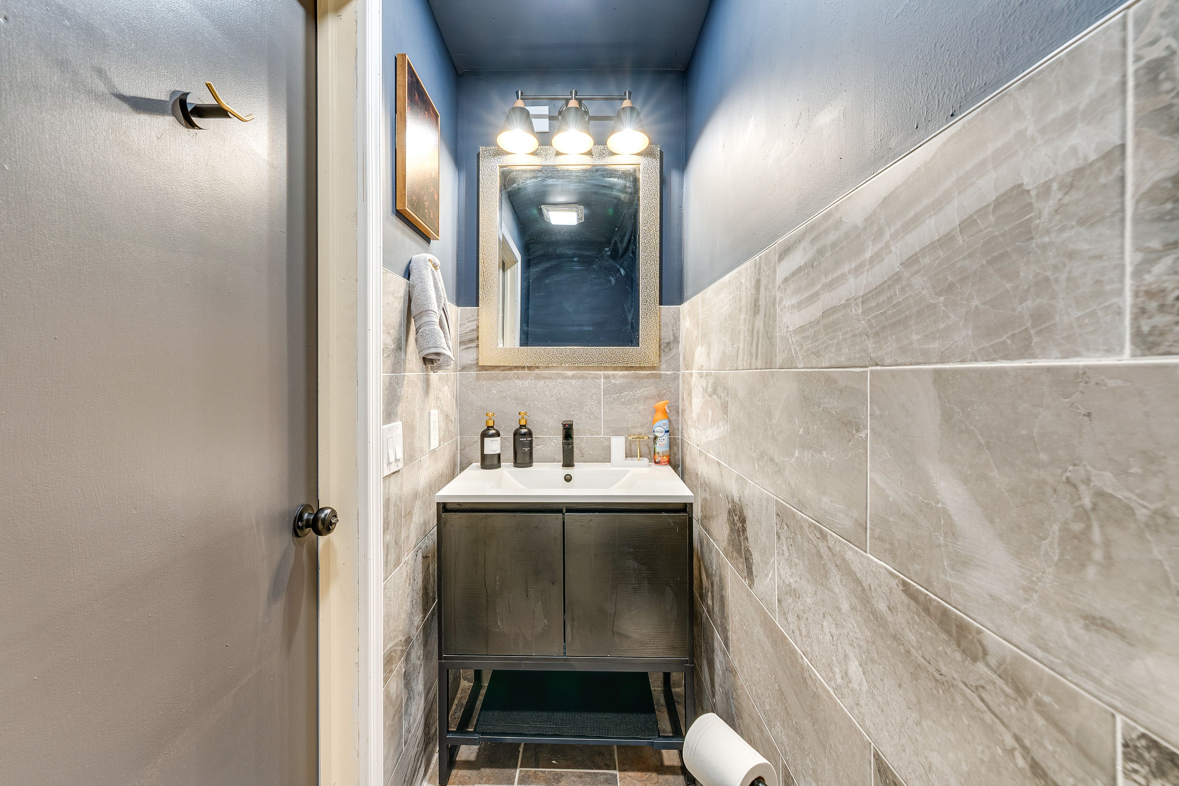 Half Bathroom | 1st Floor