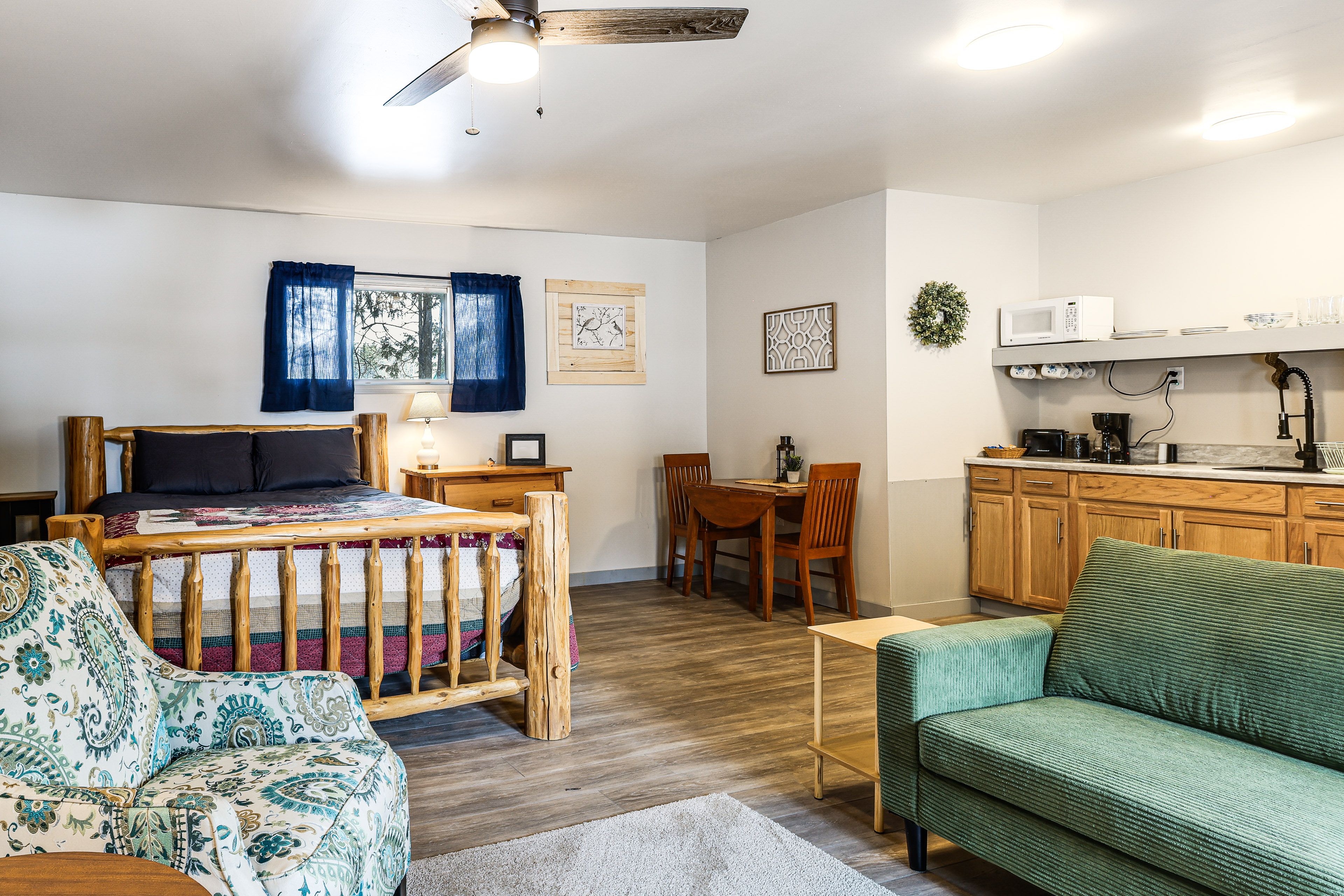 Studio Interior | Queen Bed