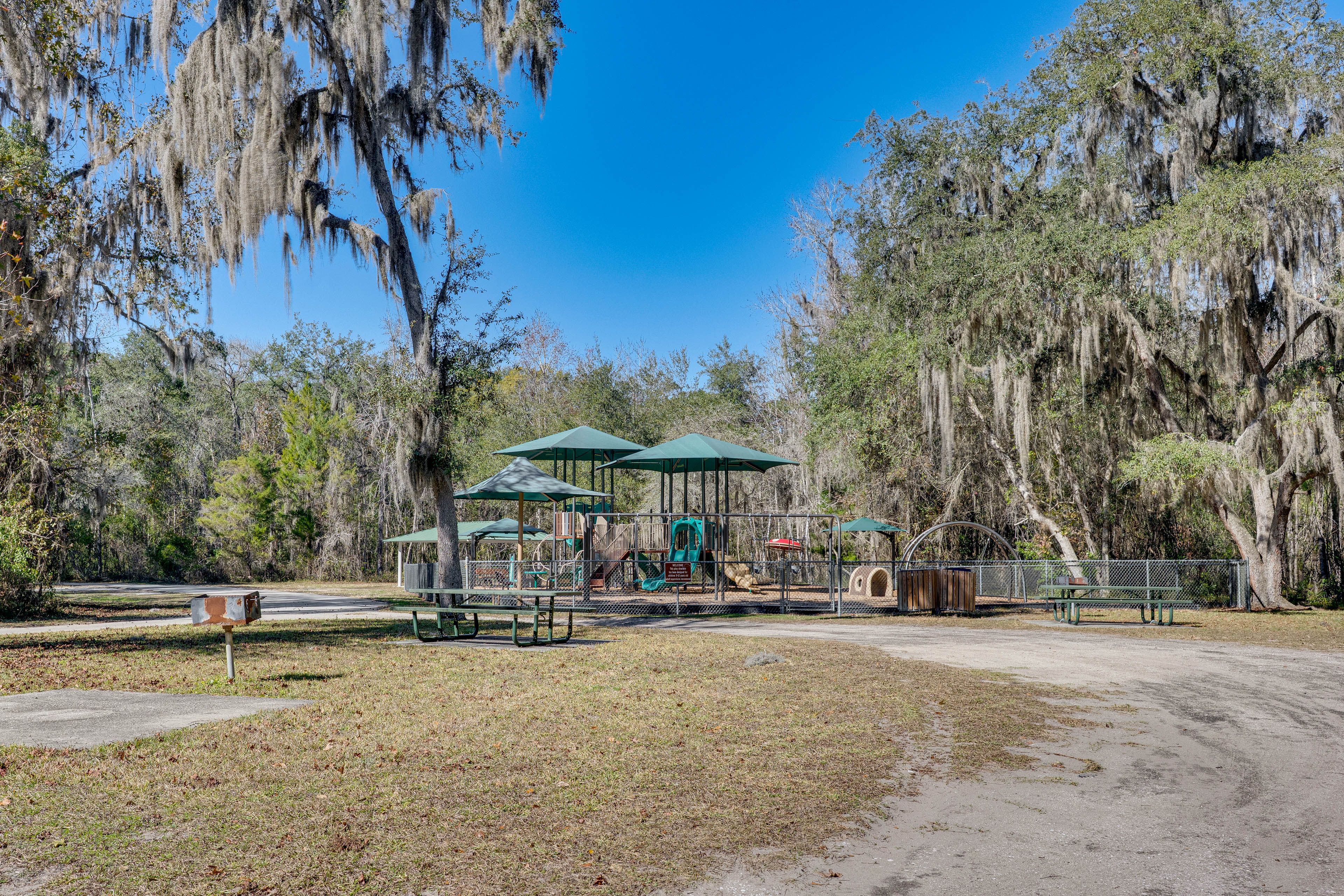 Close to Trout Creek Memorial Park & Marina