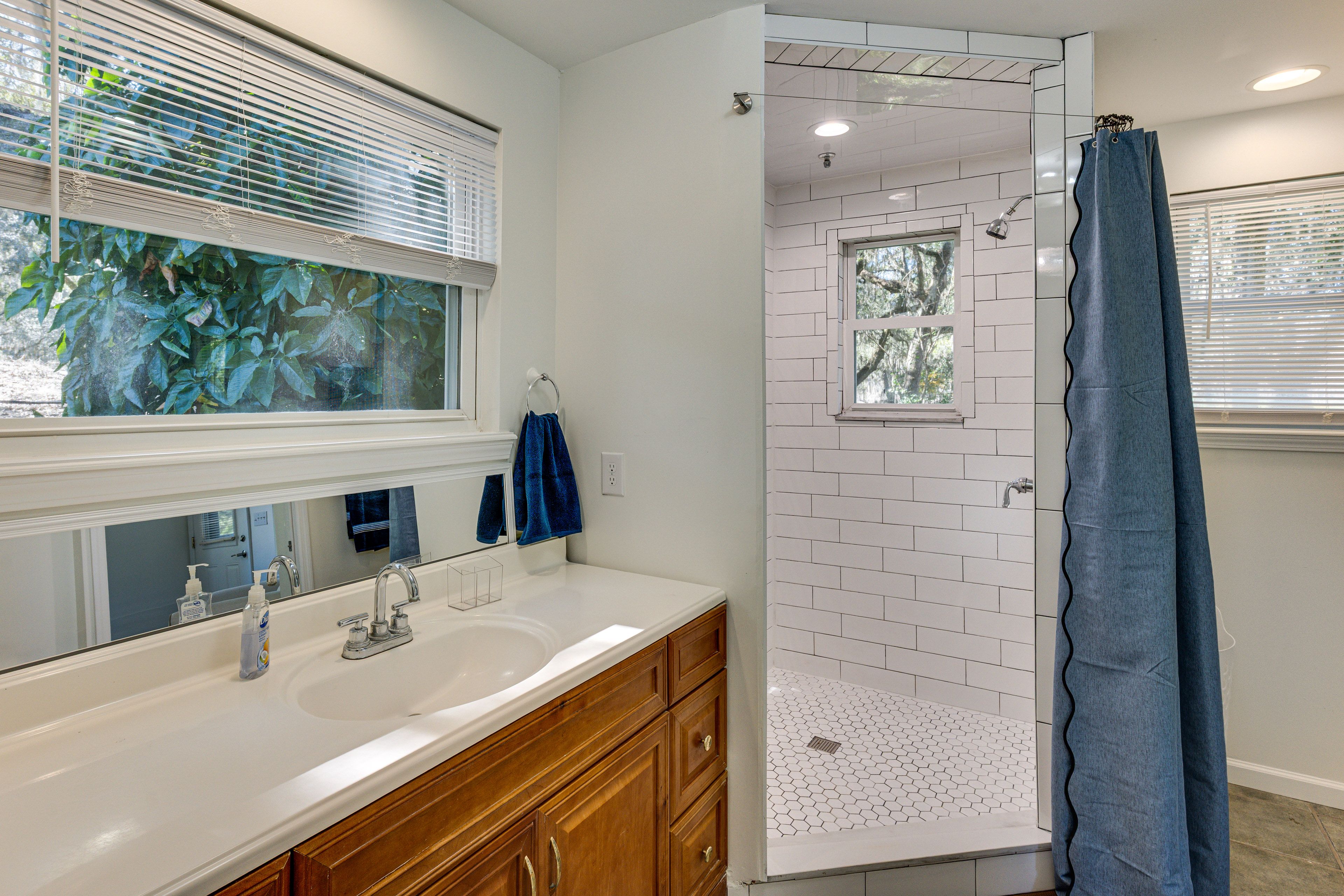 Full Bathroom | 2nd Floor