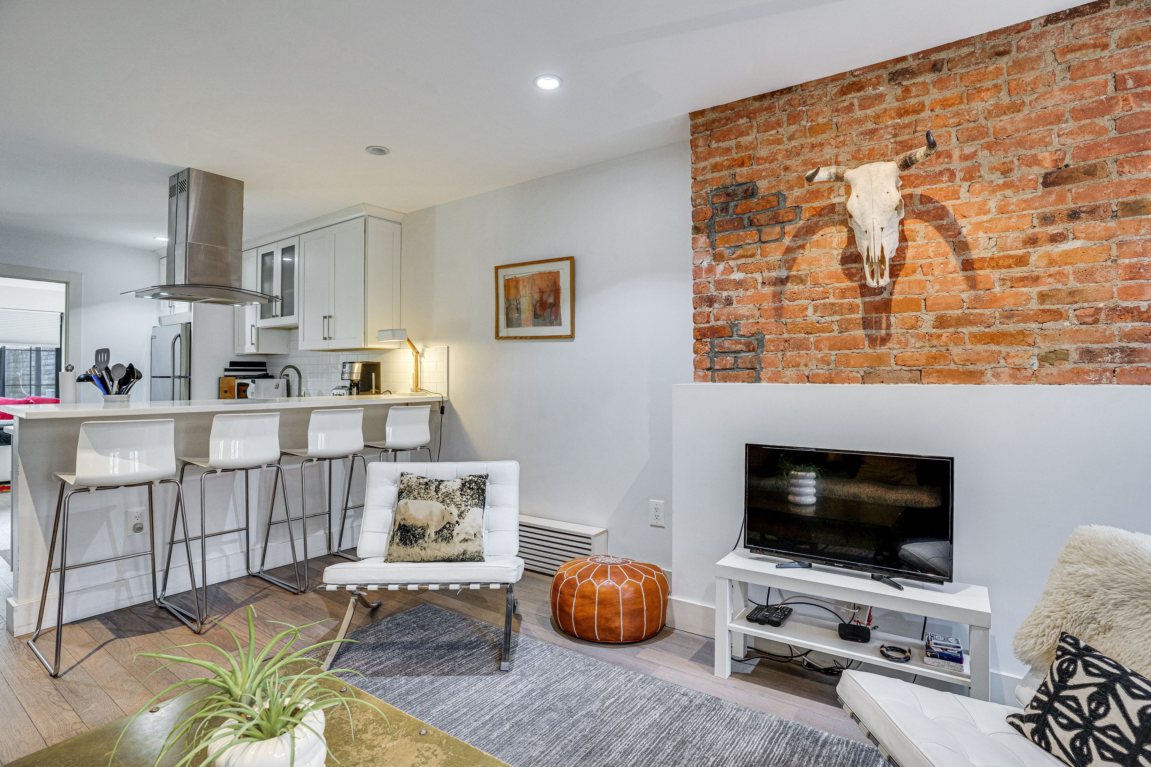 Breakfast Bar | Dishware & Flatware Provided