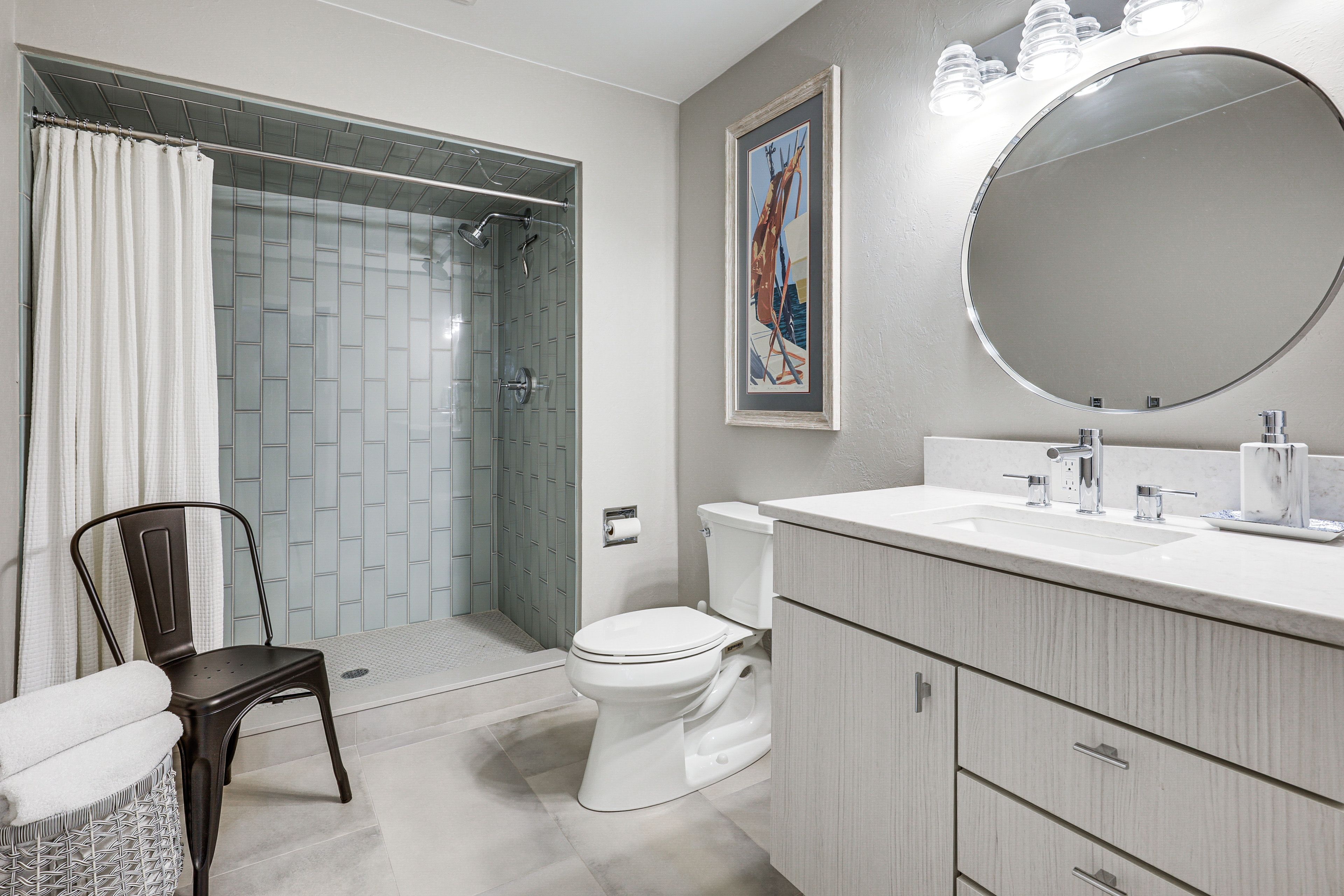 Bathroom | Main Floor