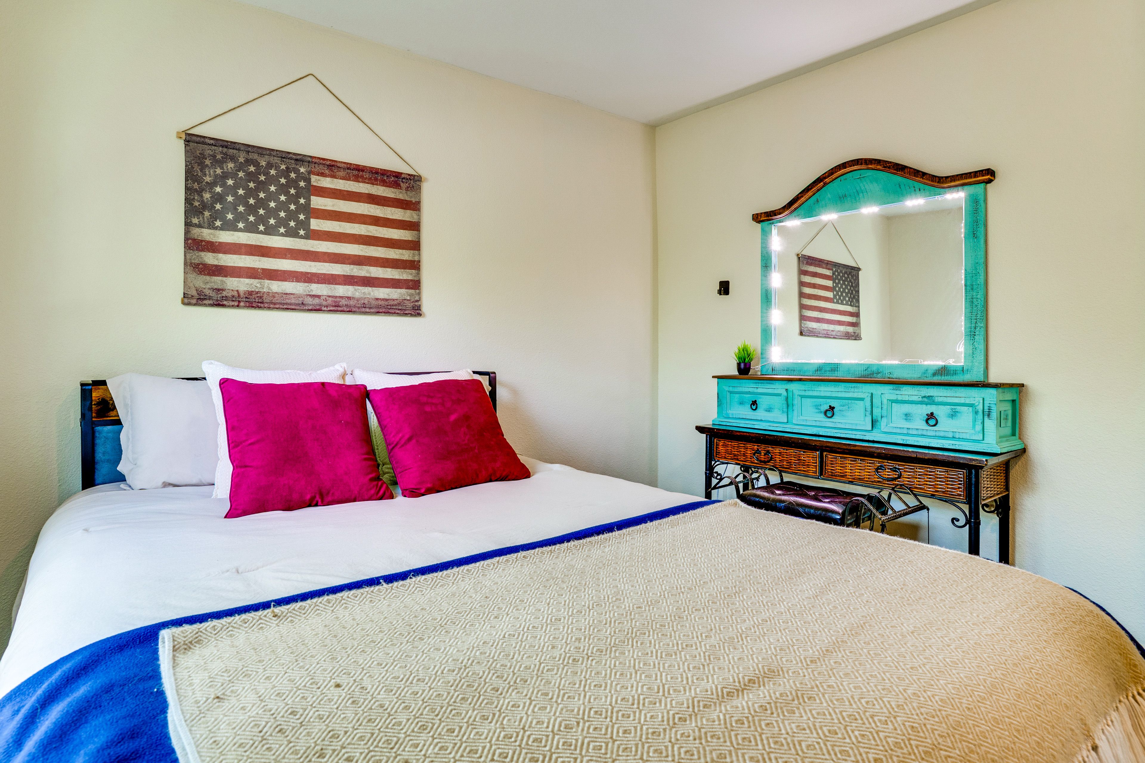 Main House | Bedroom 2 | Queen Bed