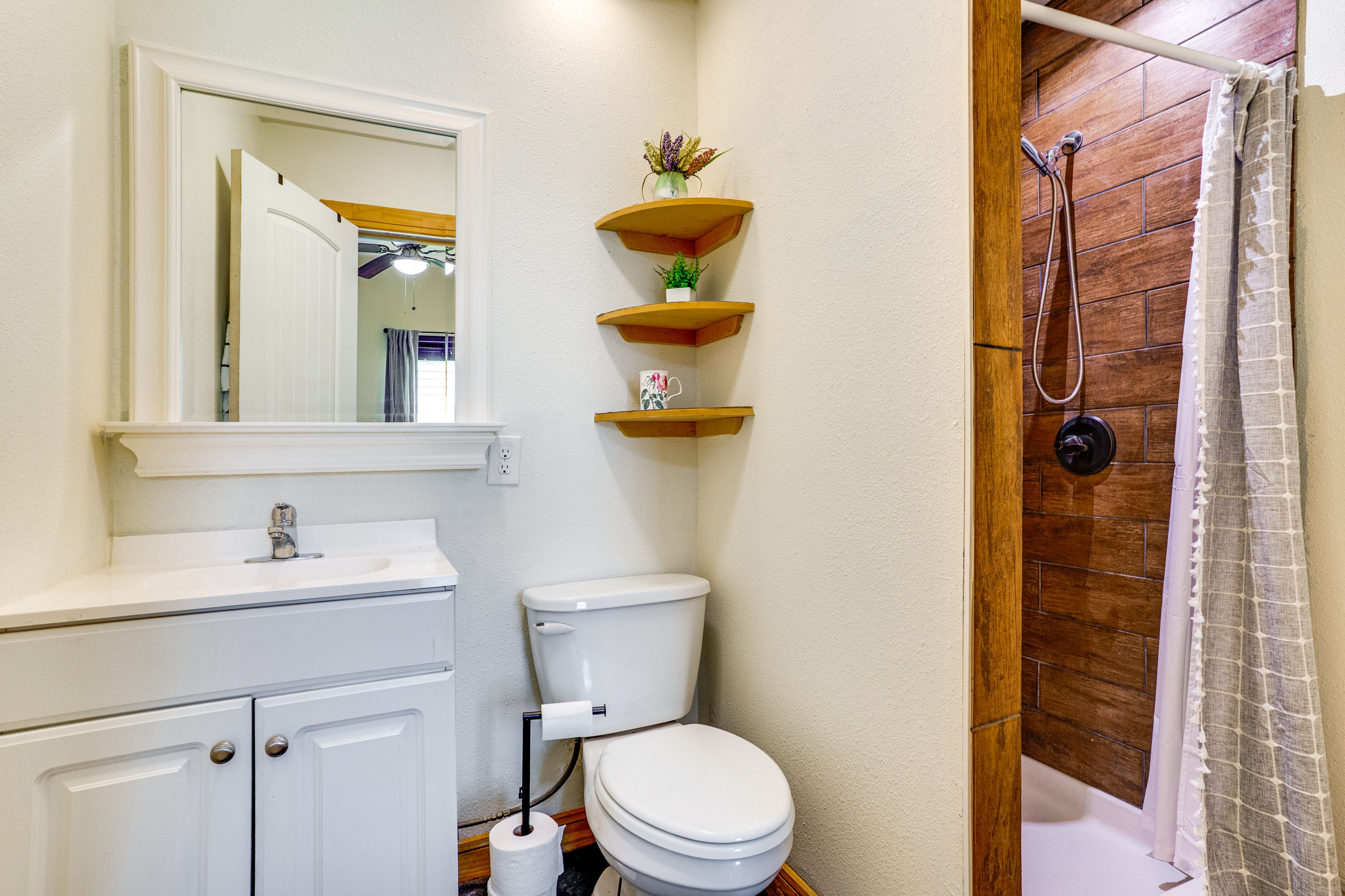 Detached Apartment | En-Suite Bathroom