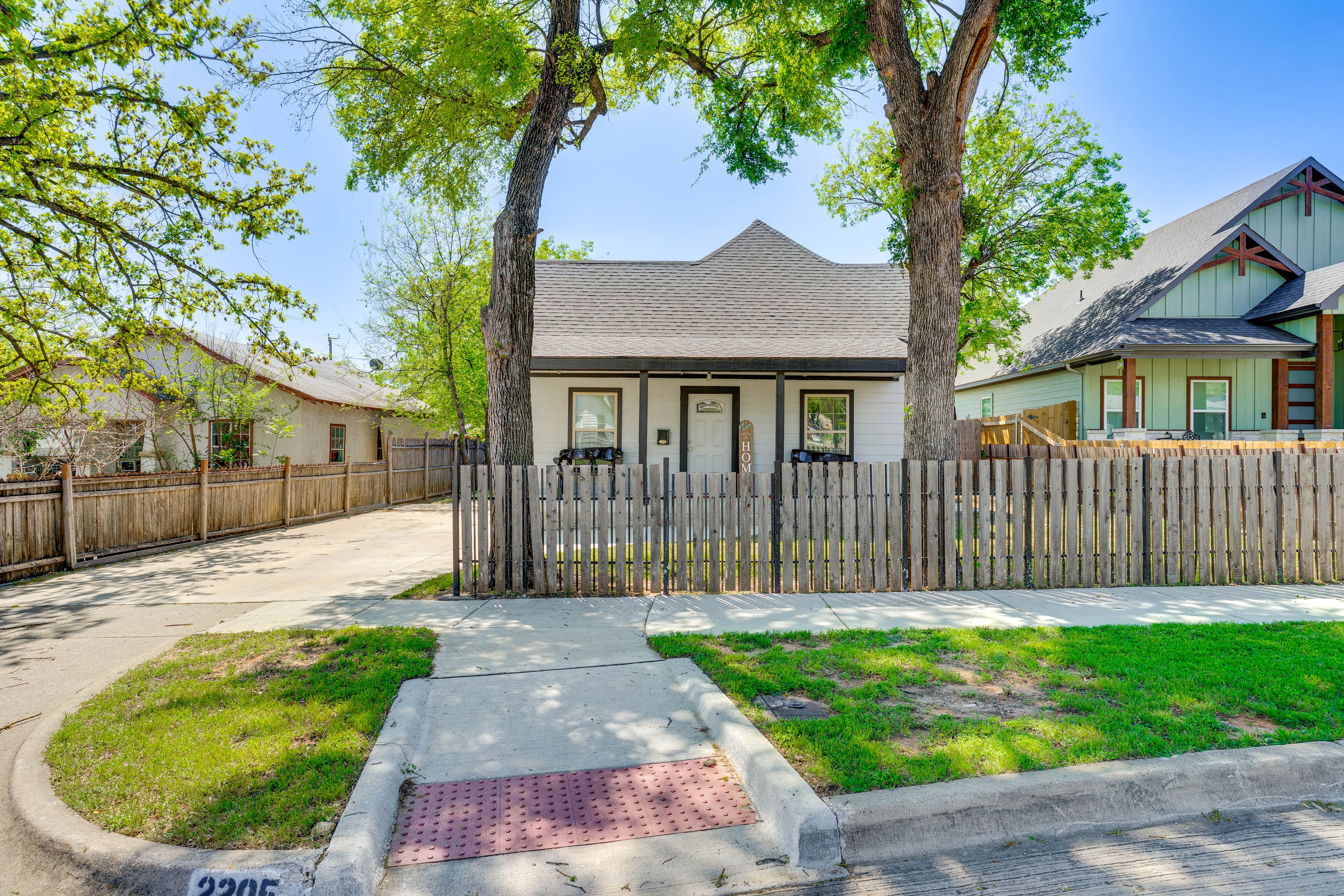 Driveway Parking | 2 Vehicles