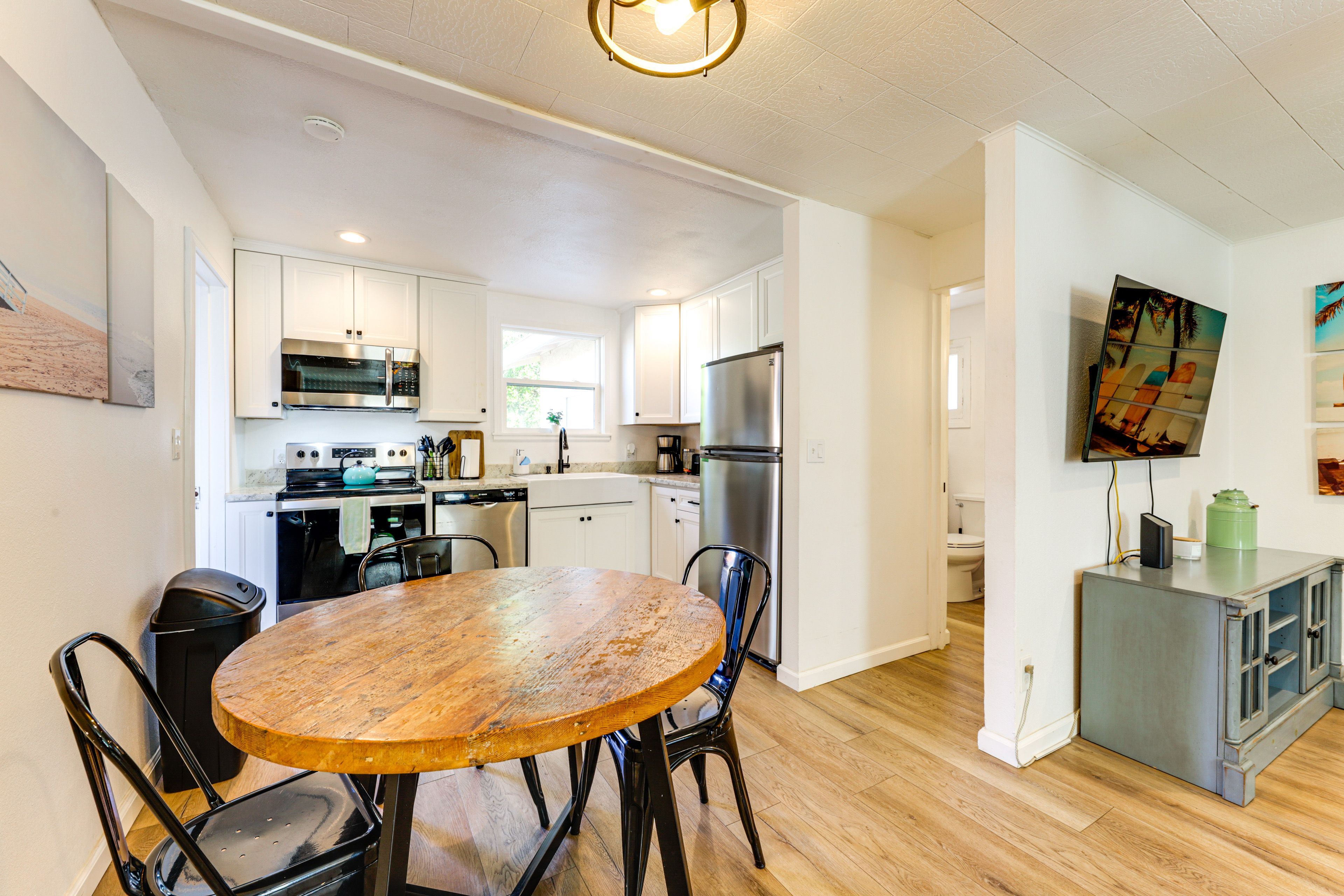 Dining Area | Kitchen