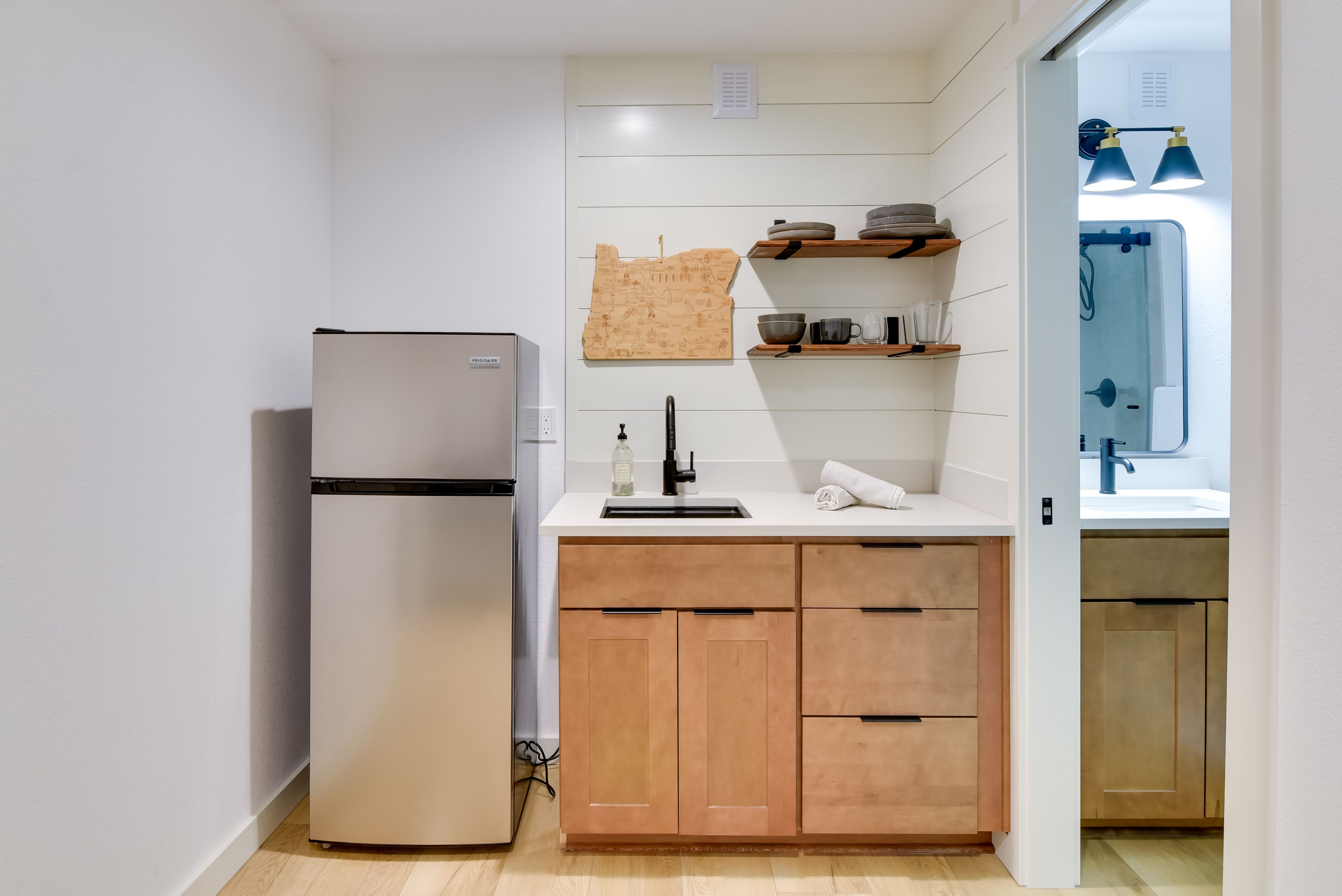 Kitchenette | Microwave