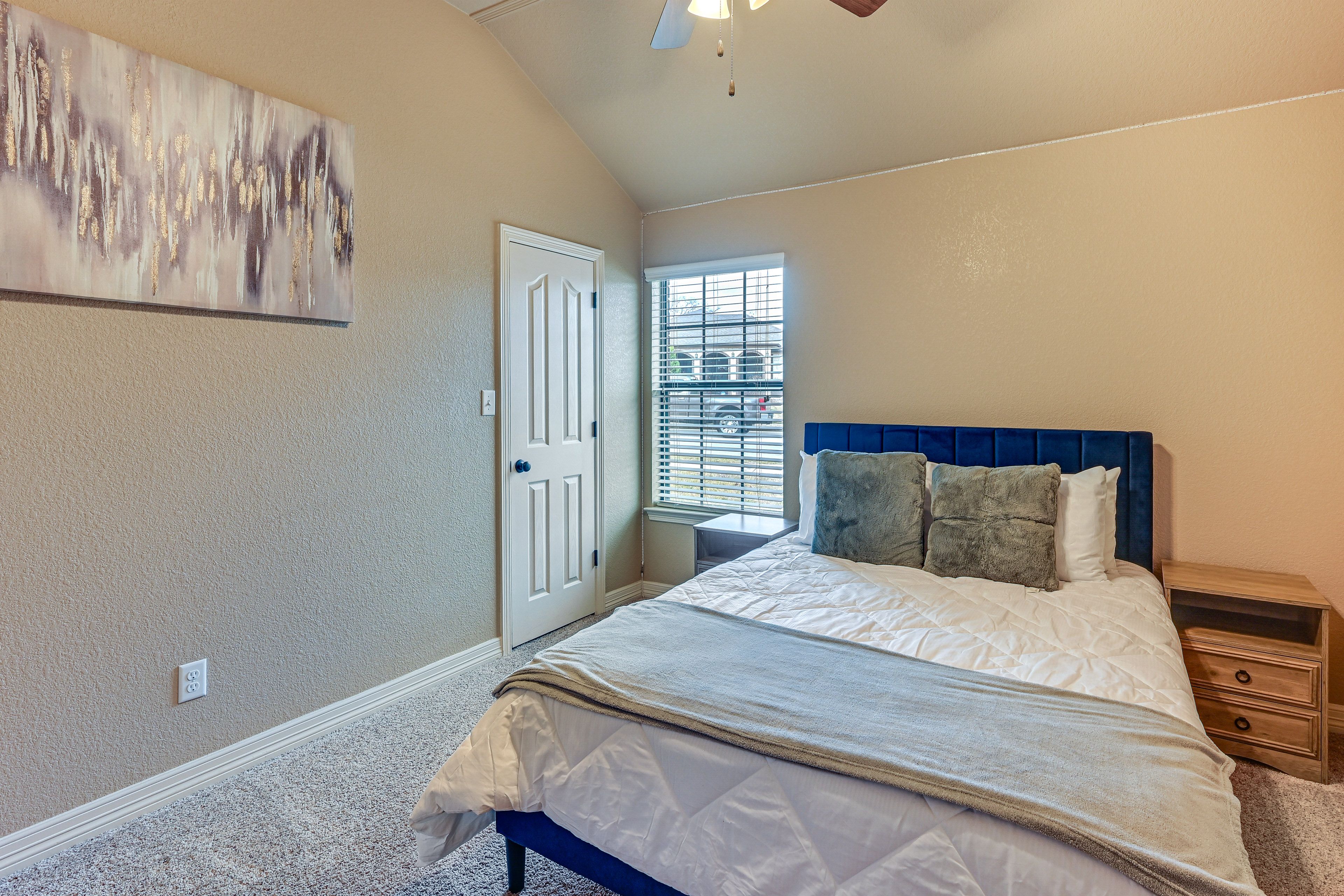 Bedroom 2 | Queen Bed