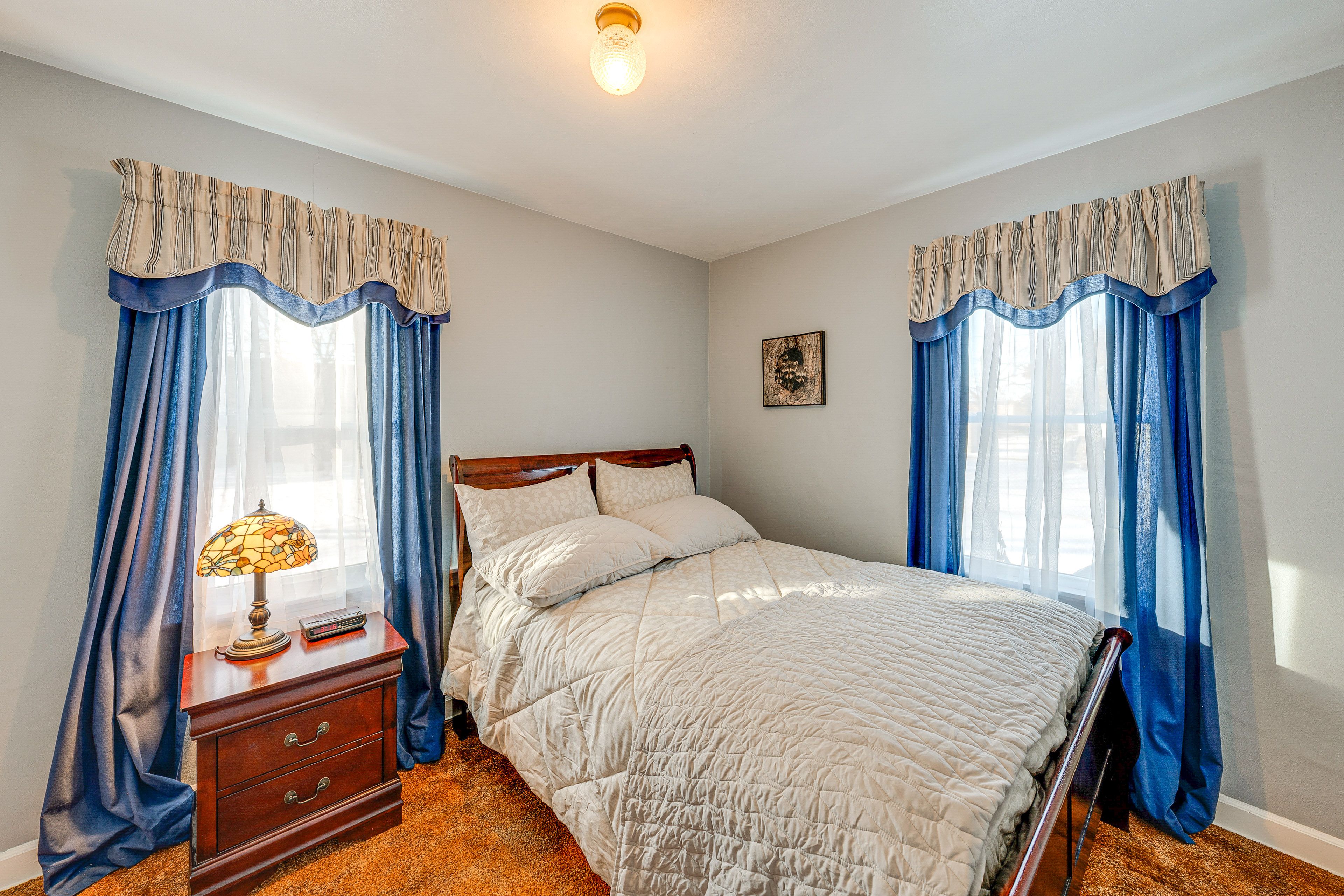 Bedroom 2 | Queen Bed | Main Floor