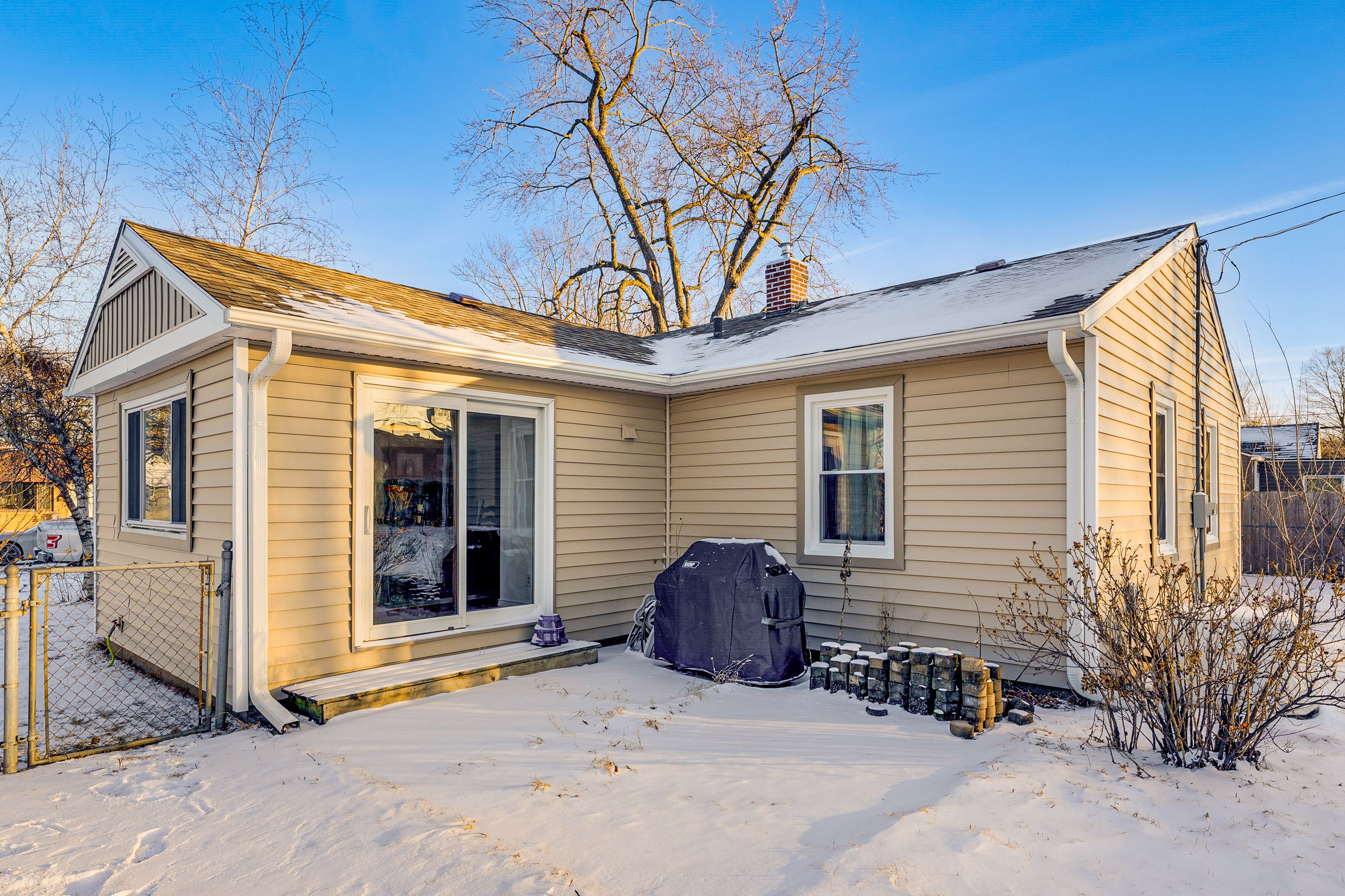 House Exterior | Gas Grill