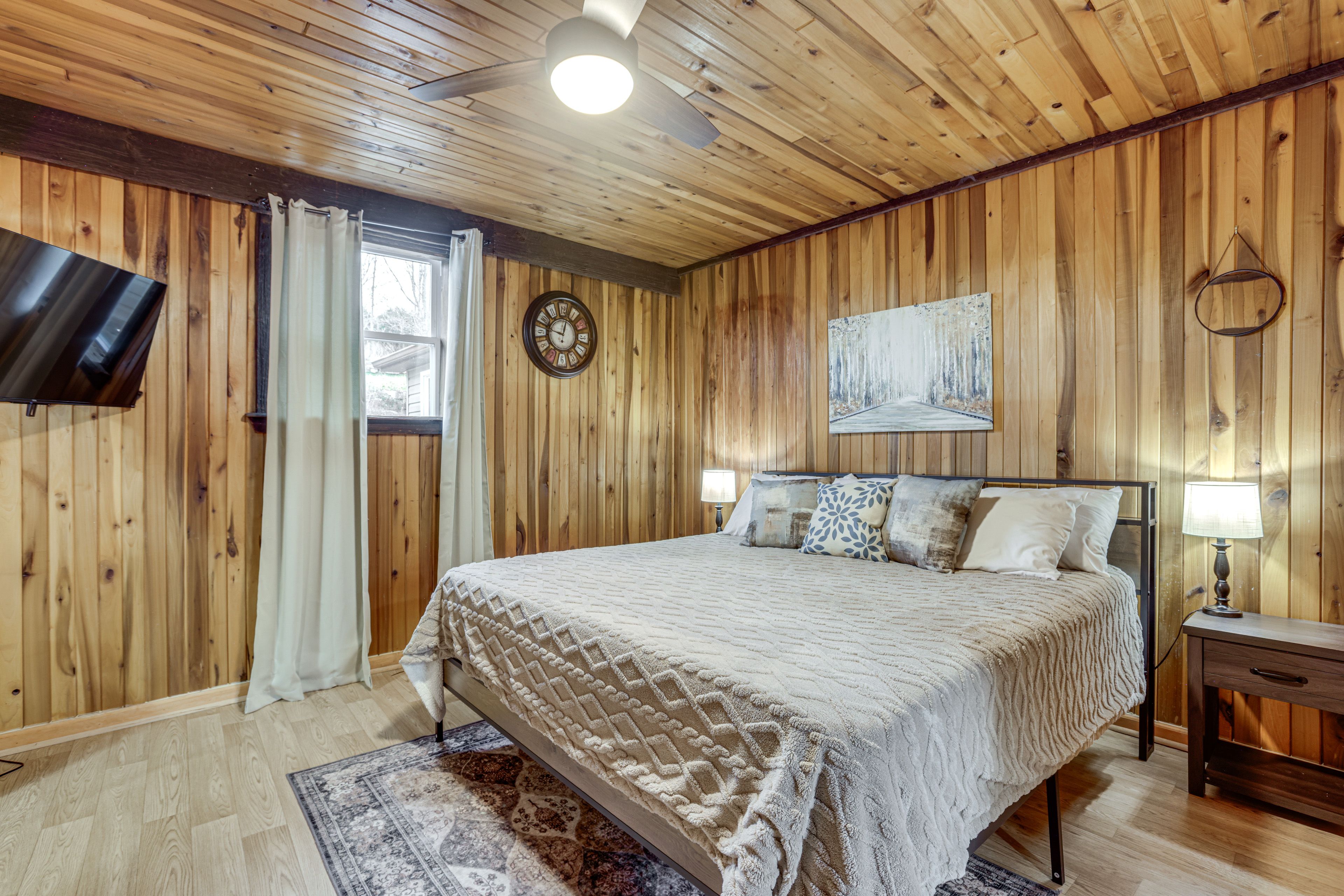 Bedroom 1 | King Bed