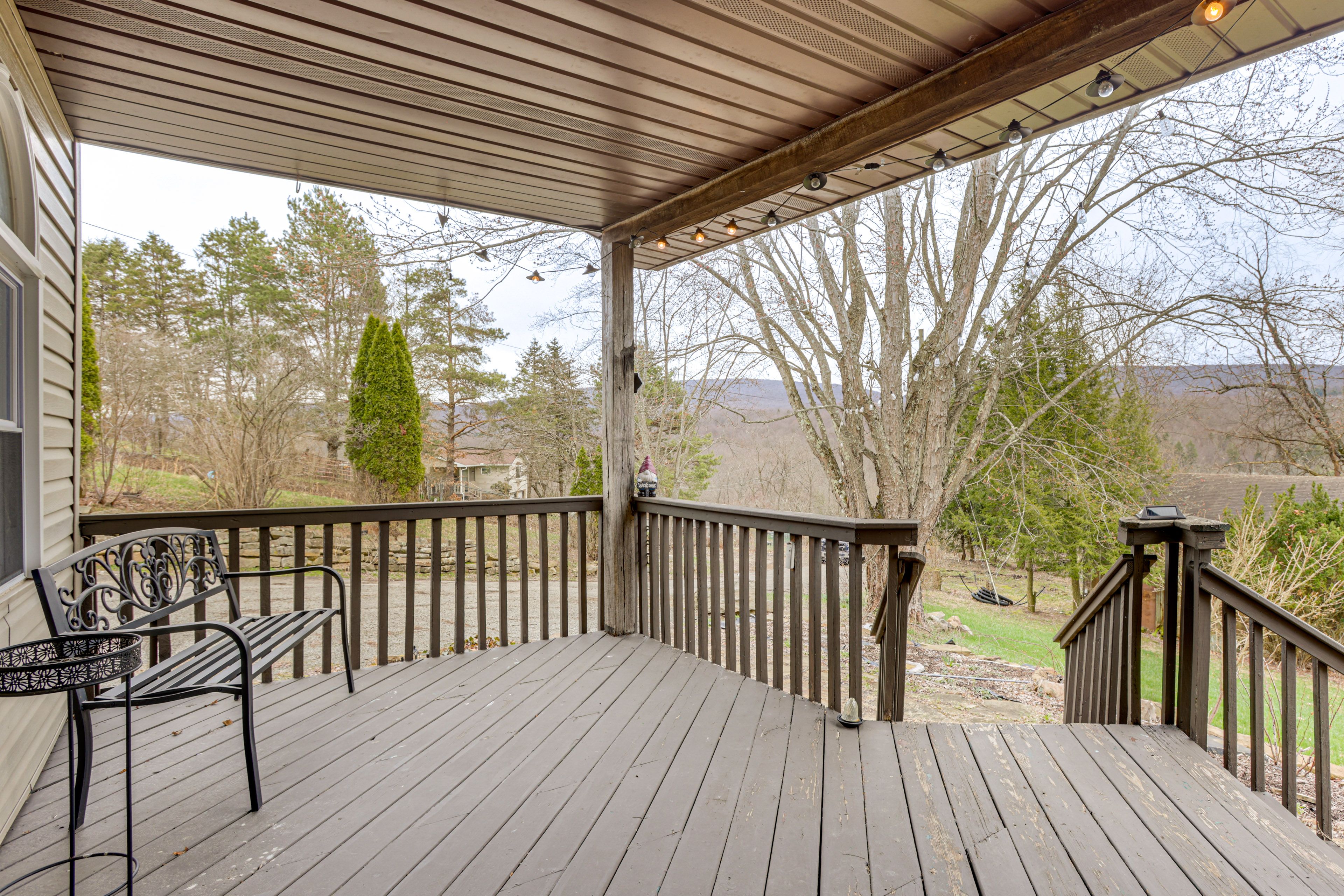Covered Porch w/ Seating