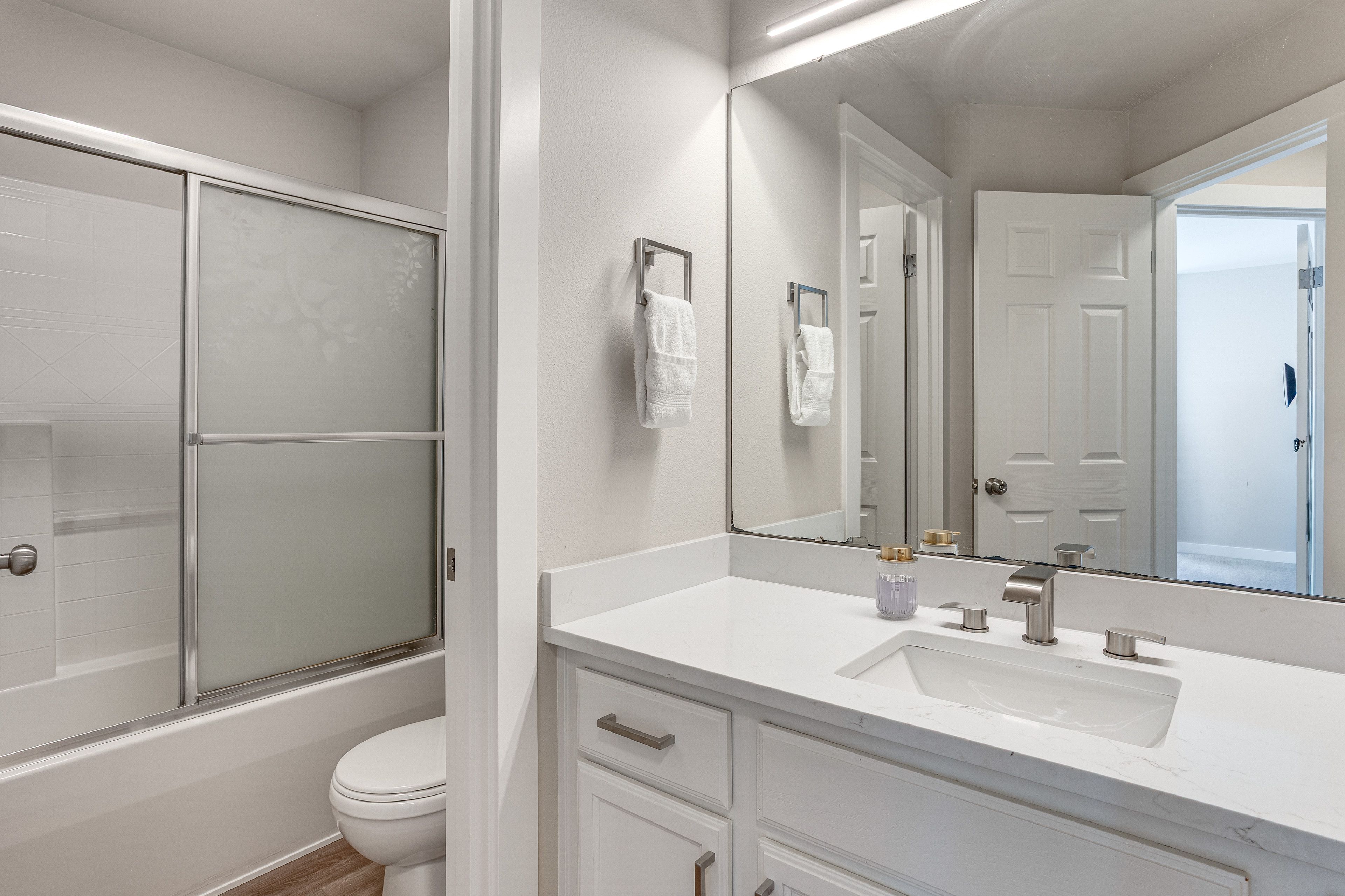 Full Bathroom | 2nd Floor